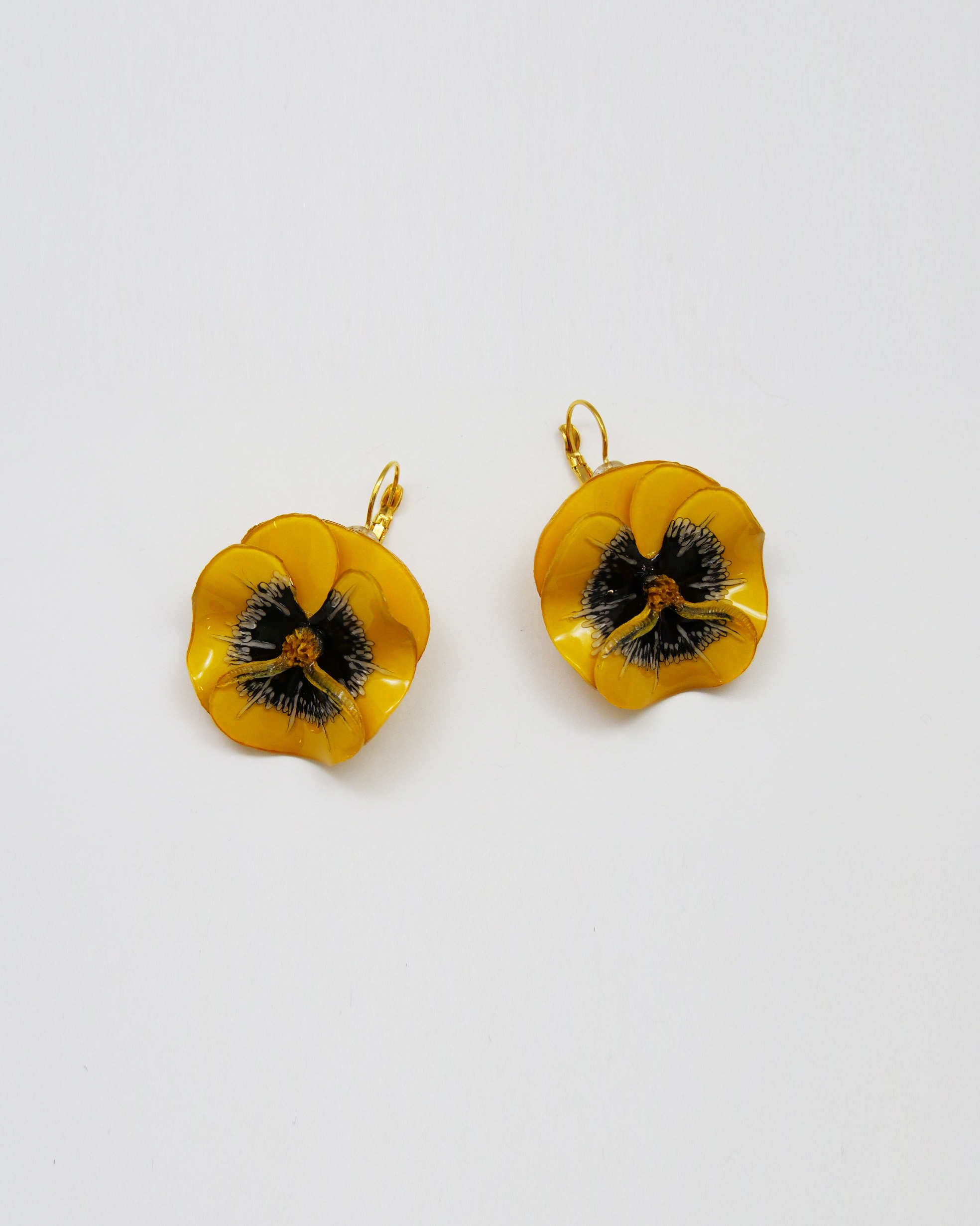 Boucles d'oreilles colorées en jaune