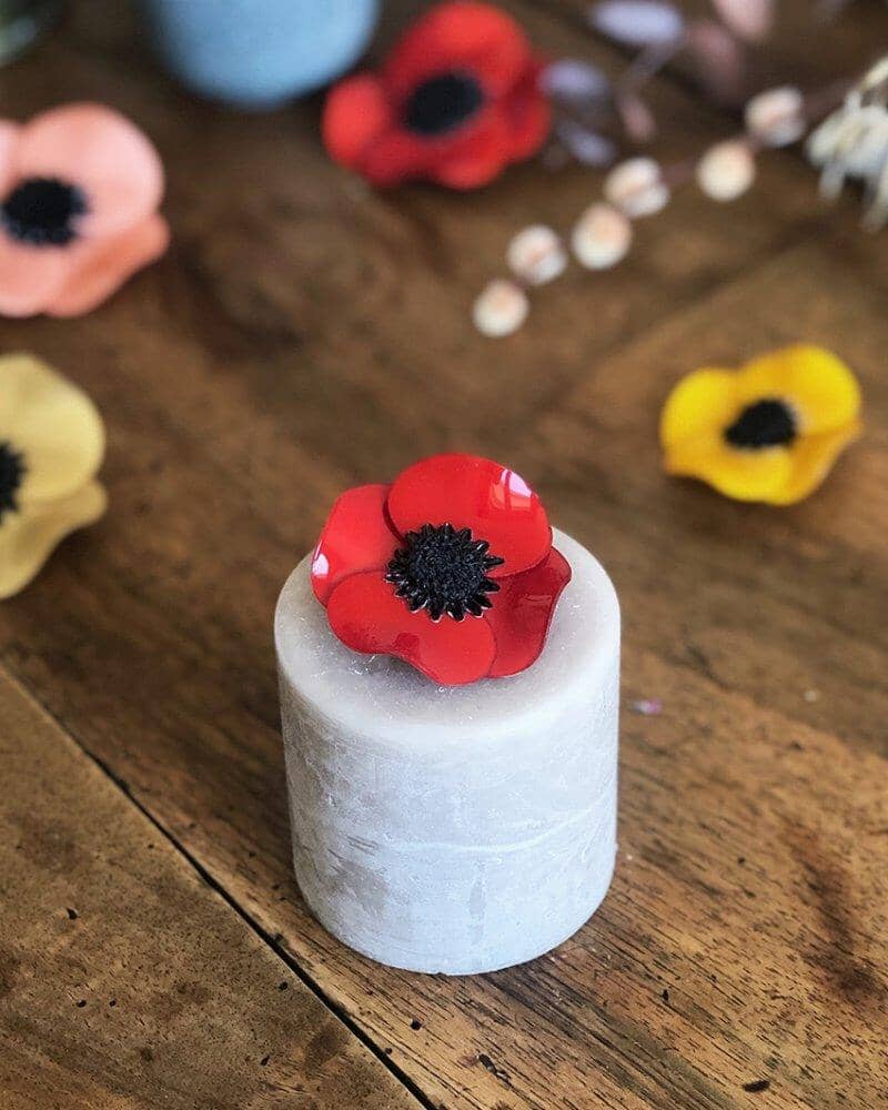 all-groups Broche fantaisie moderne fleurie rouge