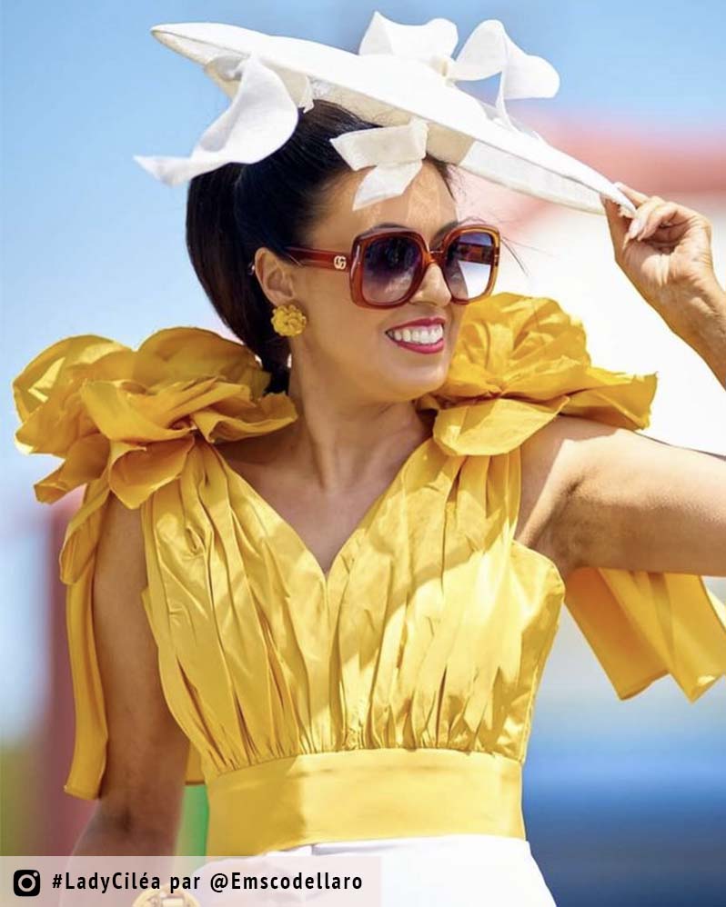 femme avec robe et boucles d'oreilles
fantaisie jaune