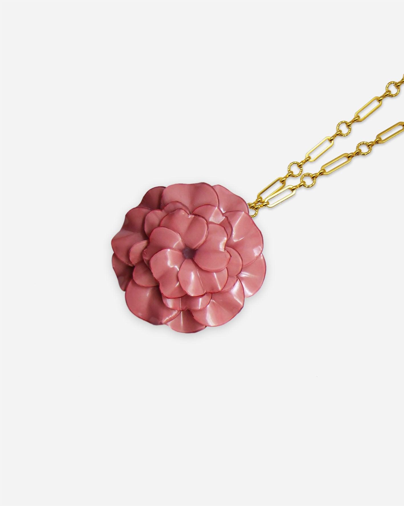 Grand pendentif original couleur rose avec chaine