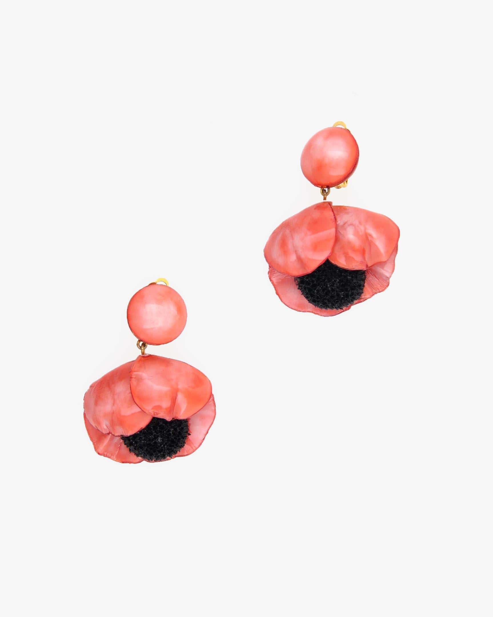 Boucles d'oreilles originales longues de couleur corail