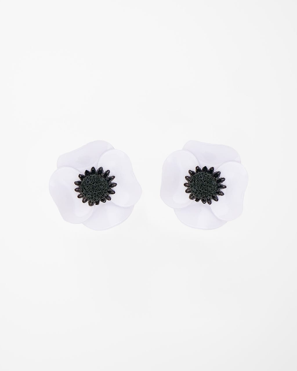 boucles d'oreilles fleurs pour femme Anémone faites dans notre atelier rennais signées Ciléa Paris