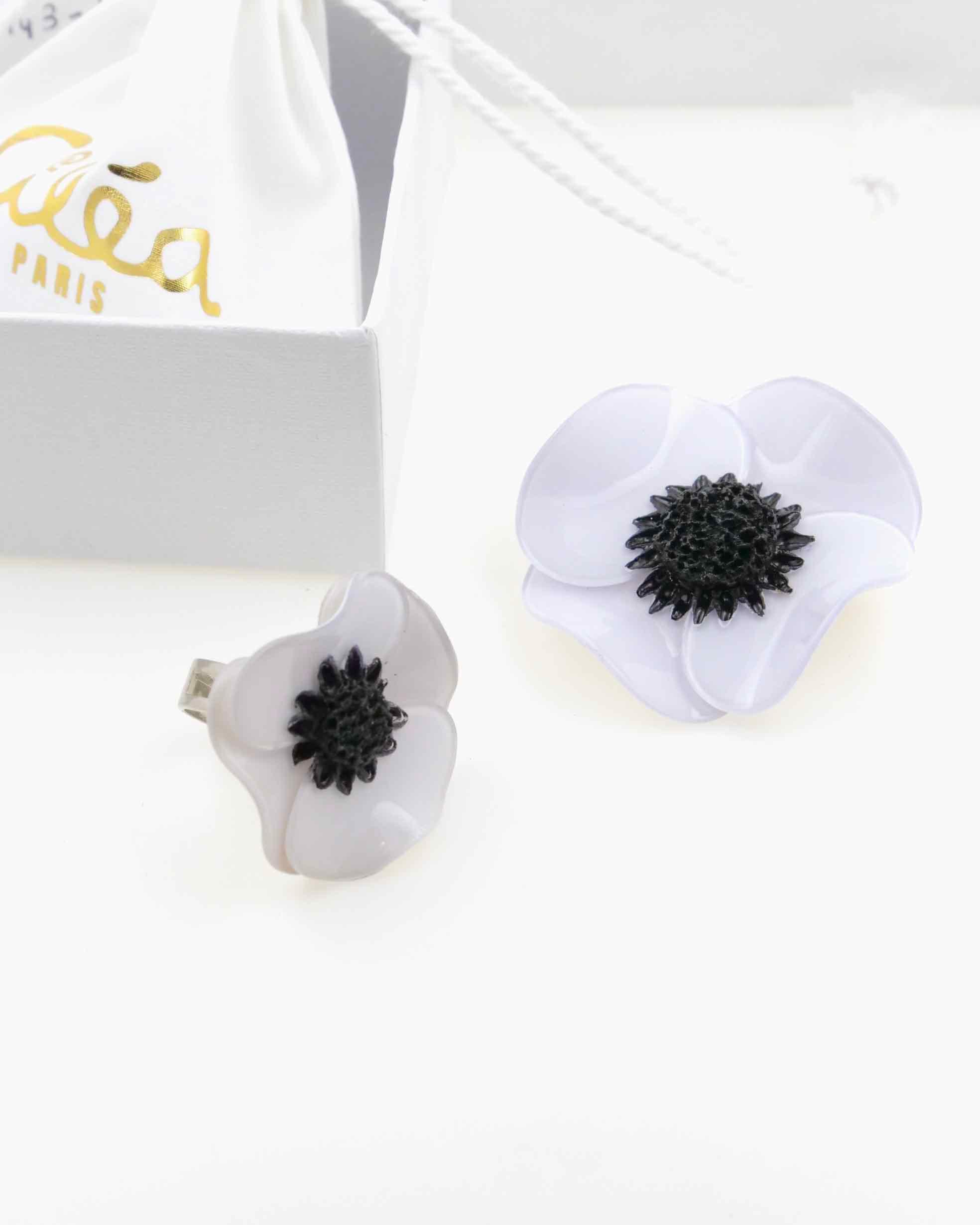 Box de cadeau avec bijoux blancs