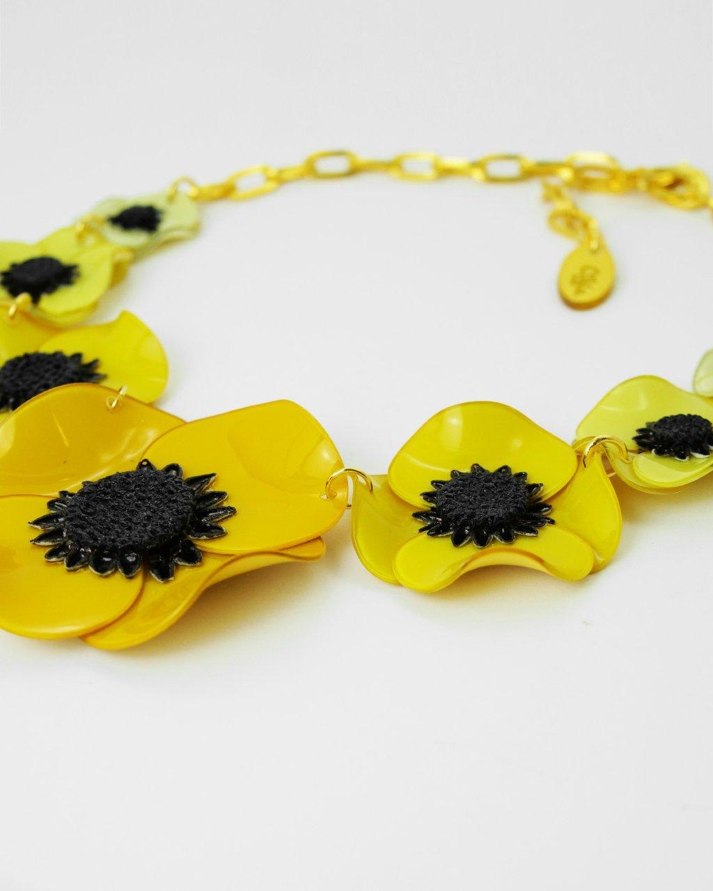 all-groups Collier coloré femme avec 7 fleurs jaunes
