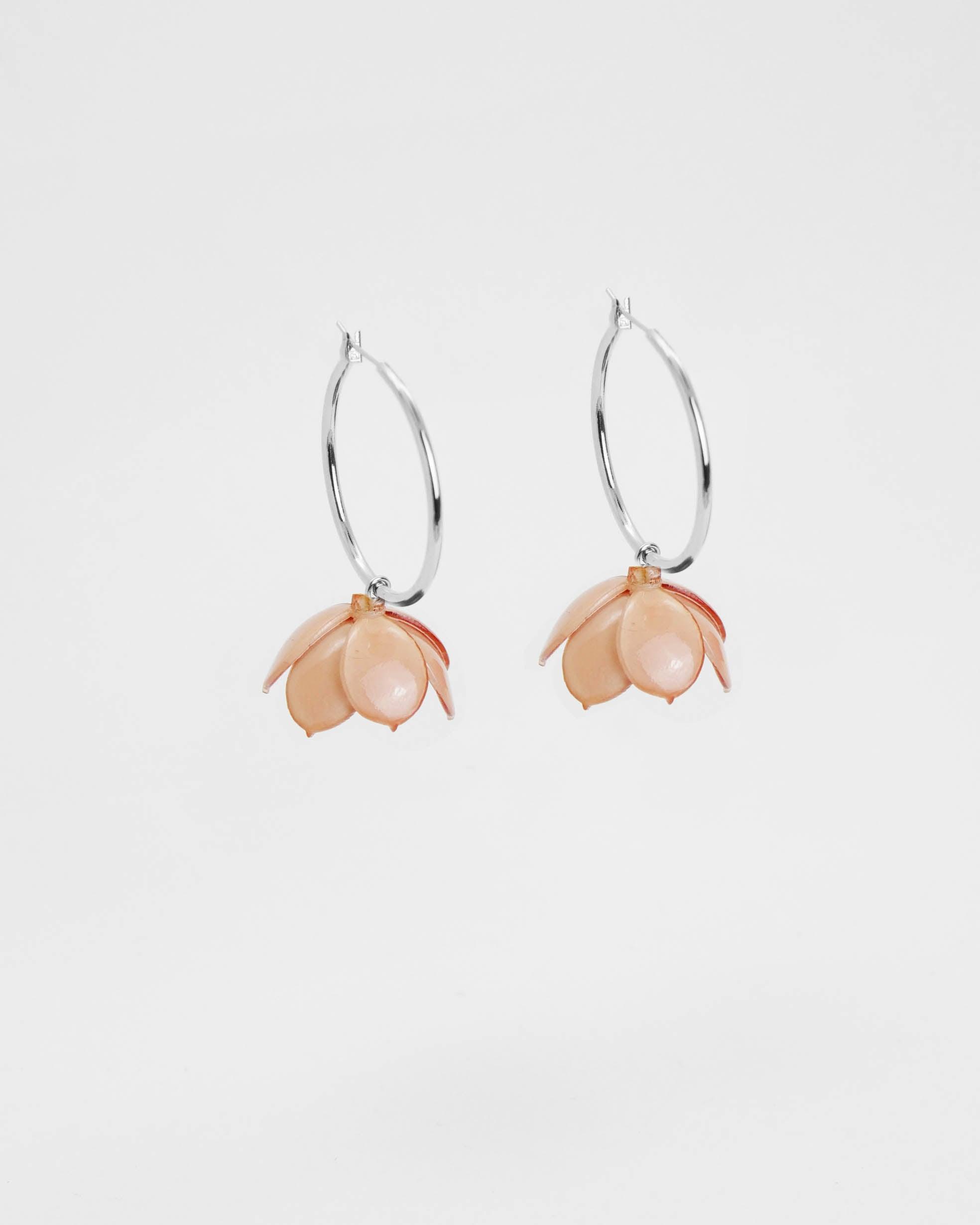 bijou créole argent avec fleurs roses pales sans perles