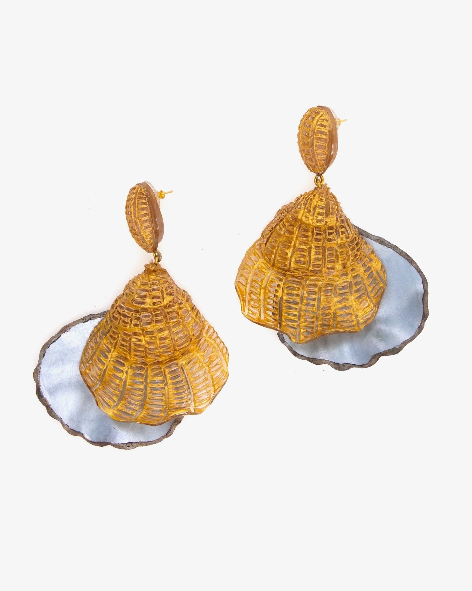 les boucles d'oreilles saint malo en frome de coquillage sont un bijou élégant