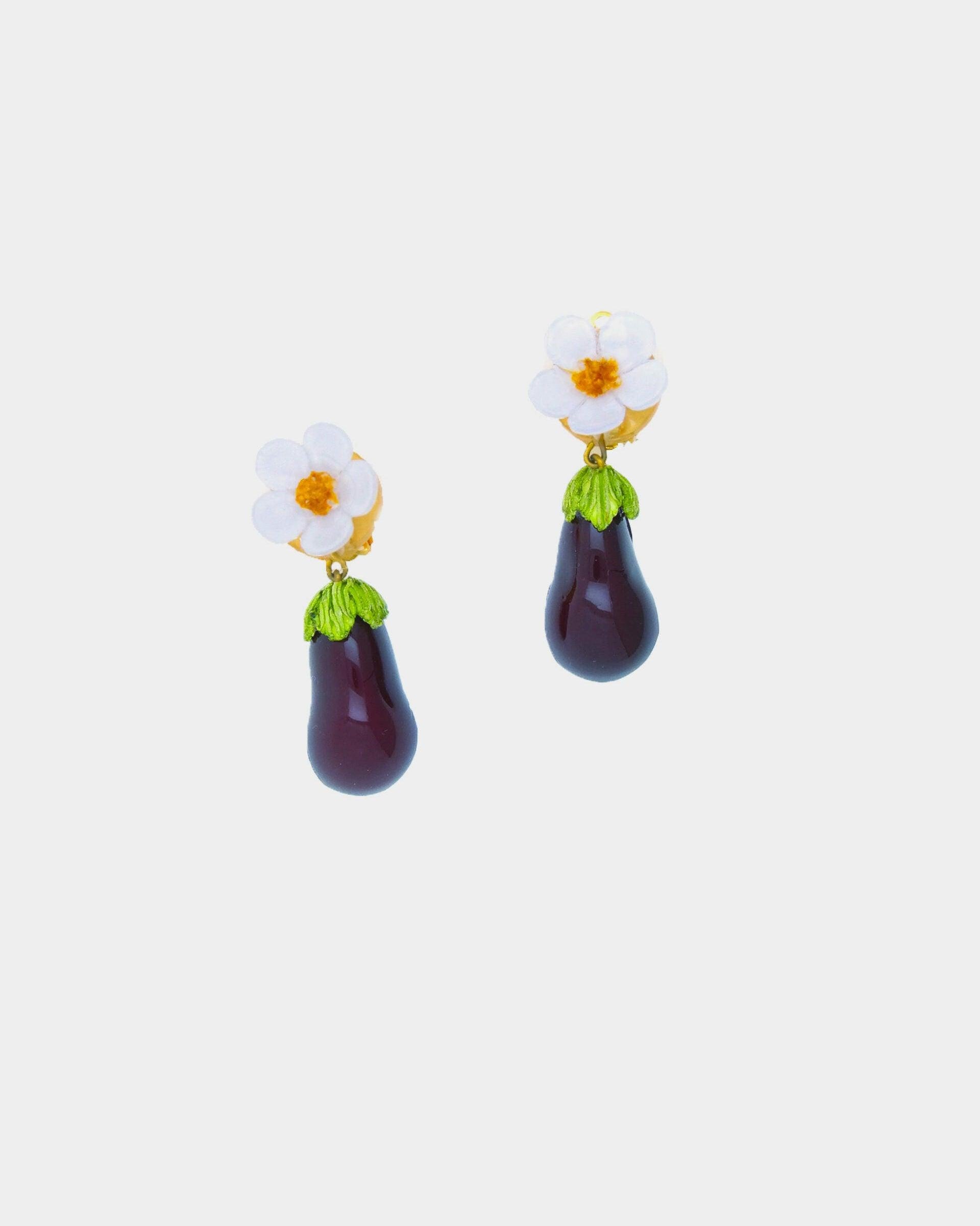 bijou fantaisie coloré, boucles d'oreilles aubergines violettes et fleuries