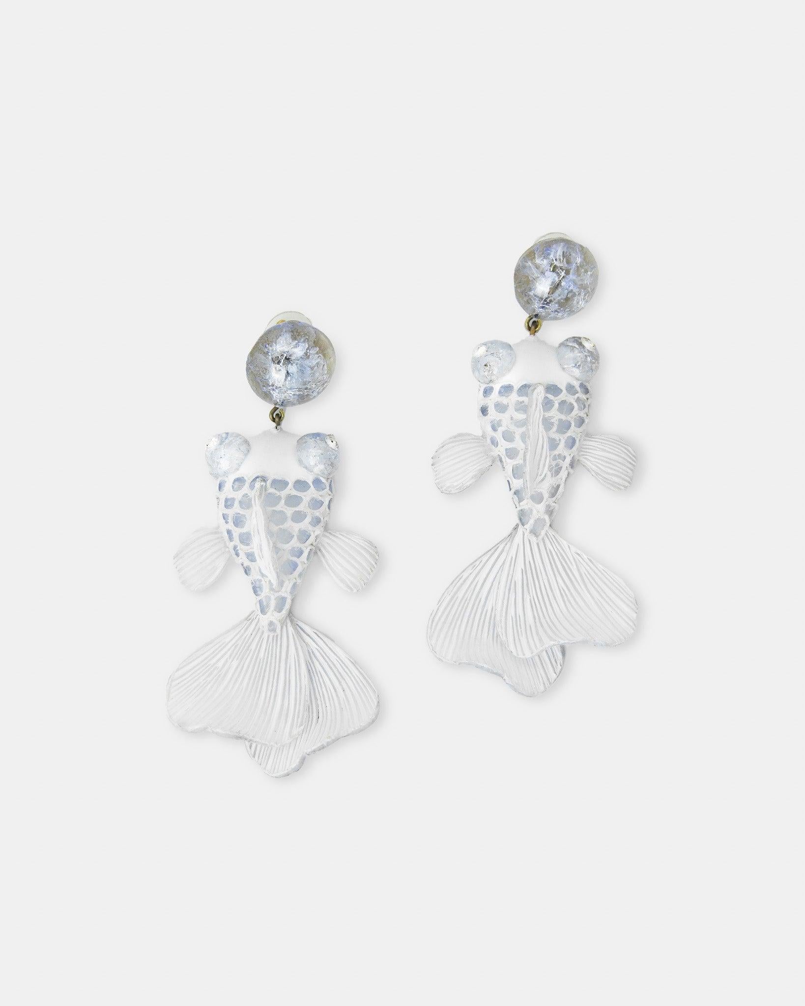 Boucles d'oreilles poissons blancs dans notre bijouterie en ligne