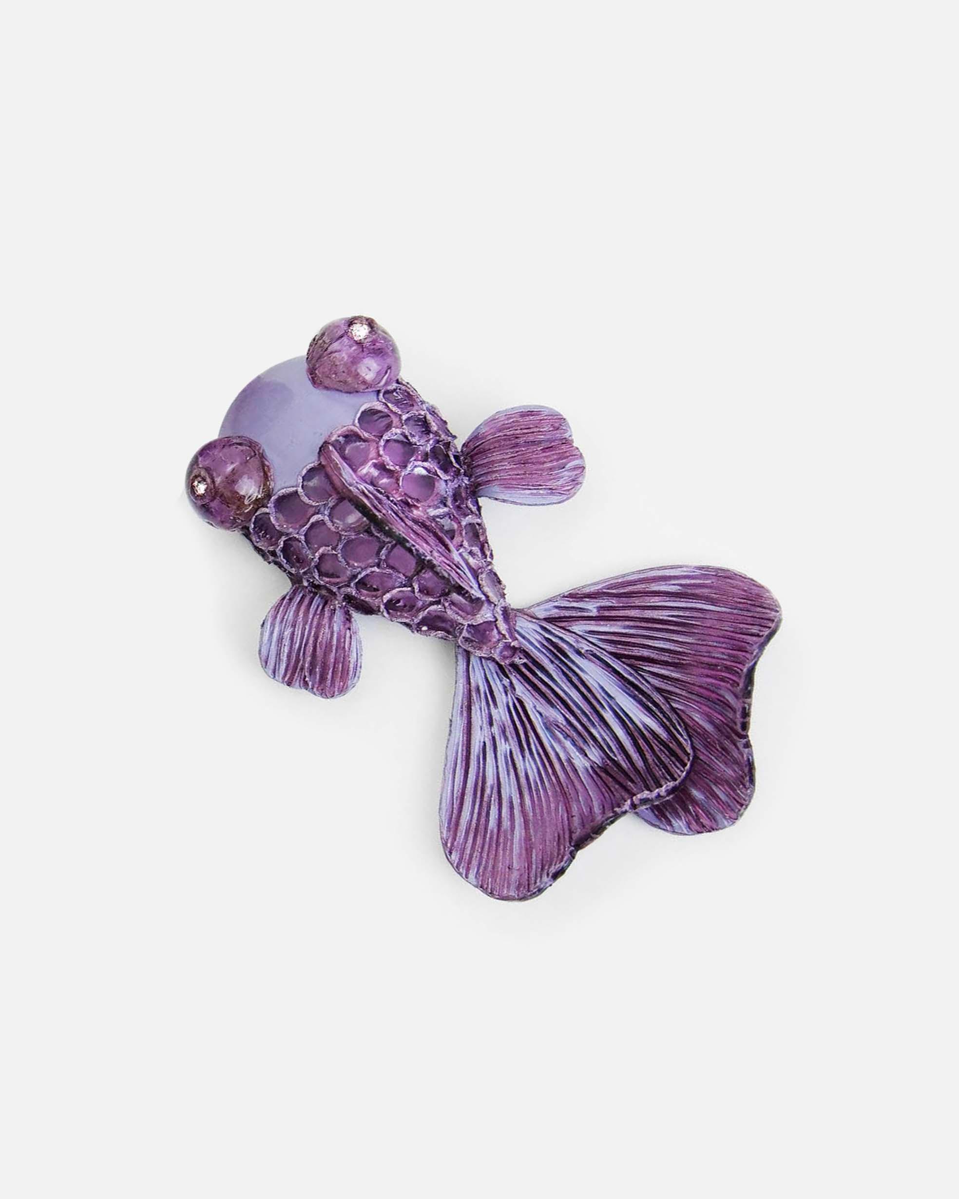Broche koi violette avec nageoires et yeux perlés