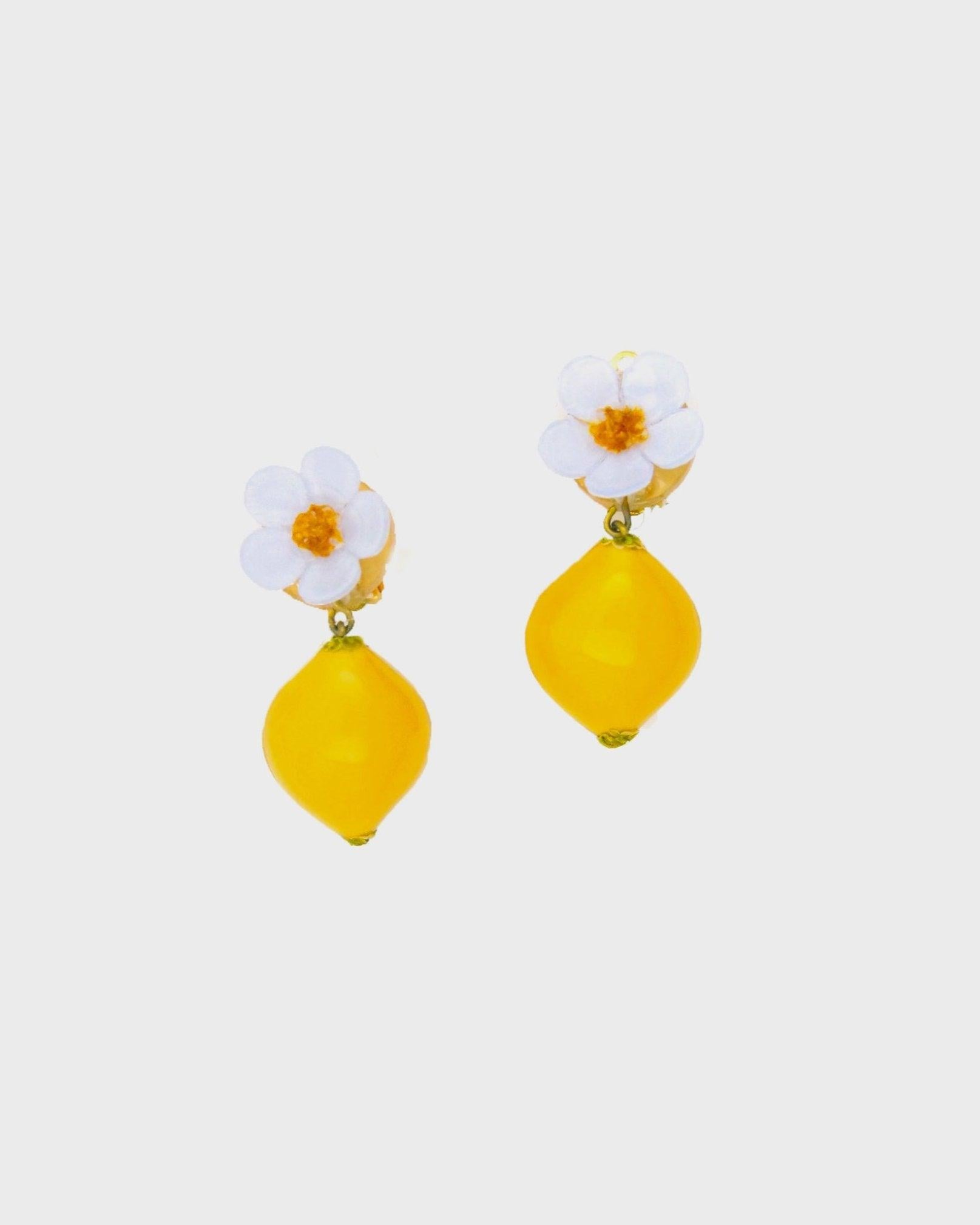 boucles d'oreilles femme originales citron jaune avec fleurs blanches all-groups
