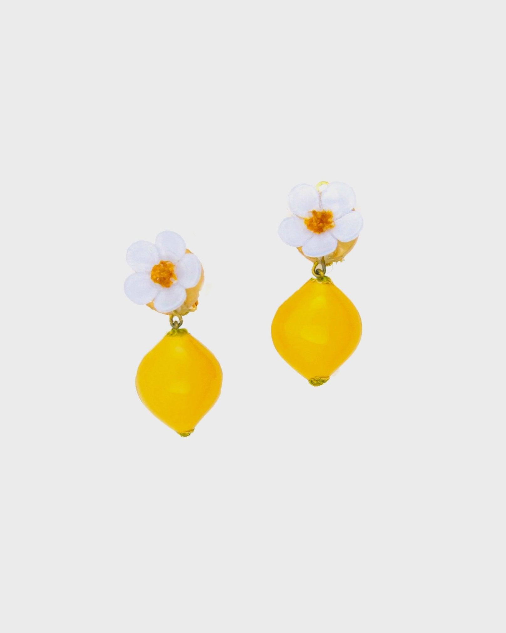boucles d'oreilles femme originales citron jaune avec fleurs blanches all-groups