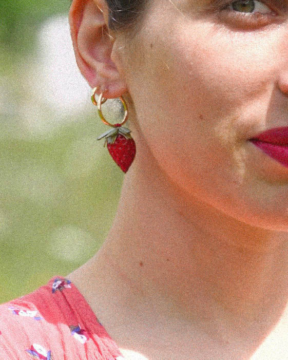 Boucle d'oreille créole originale en forme de fraise