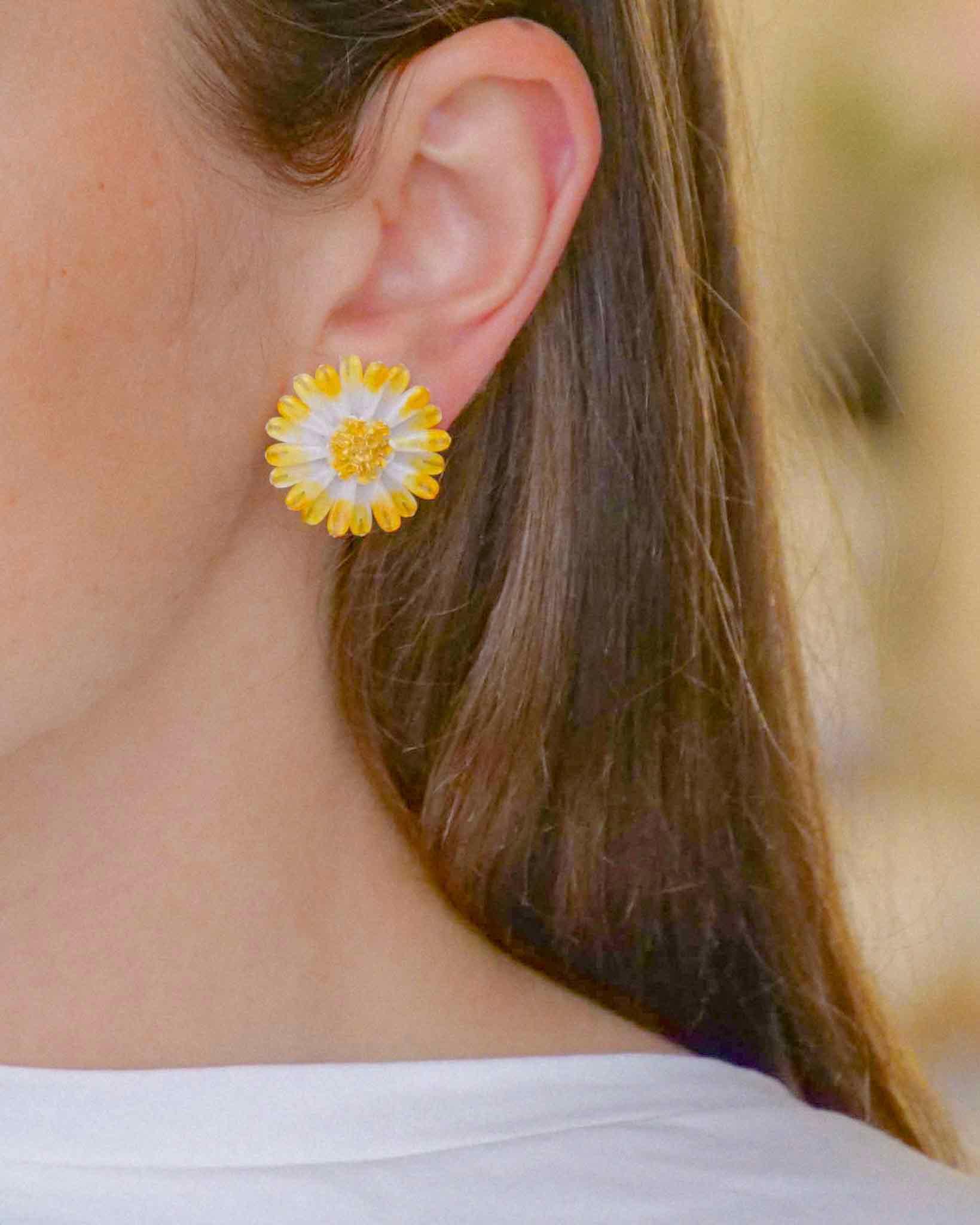 all-groups Mini boucle d'oreille pâquerette jaune et blanche