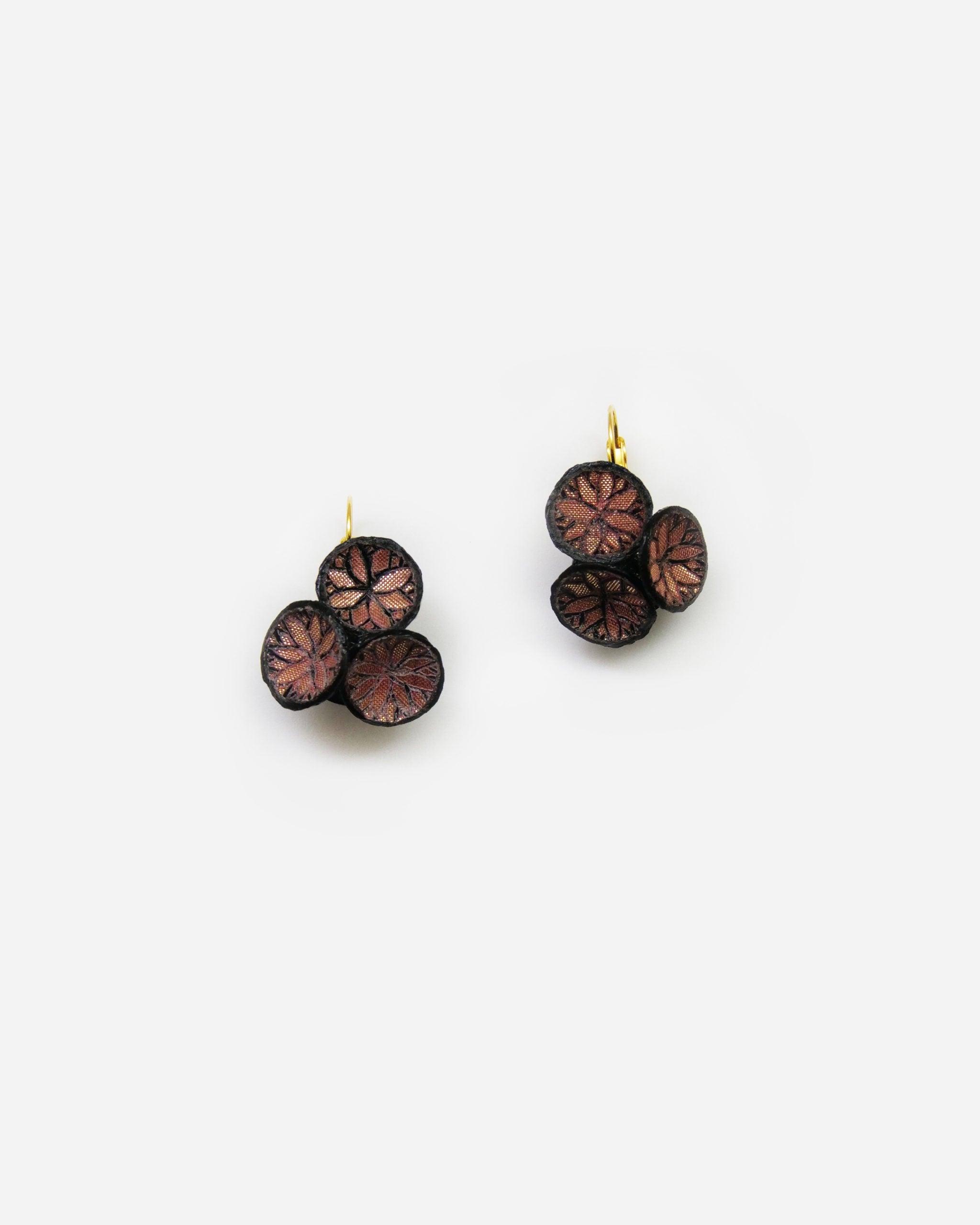 boucles d'oreilles saint valentin roses au design graphique