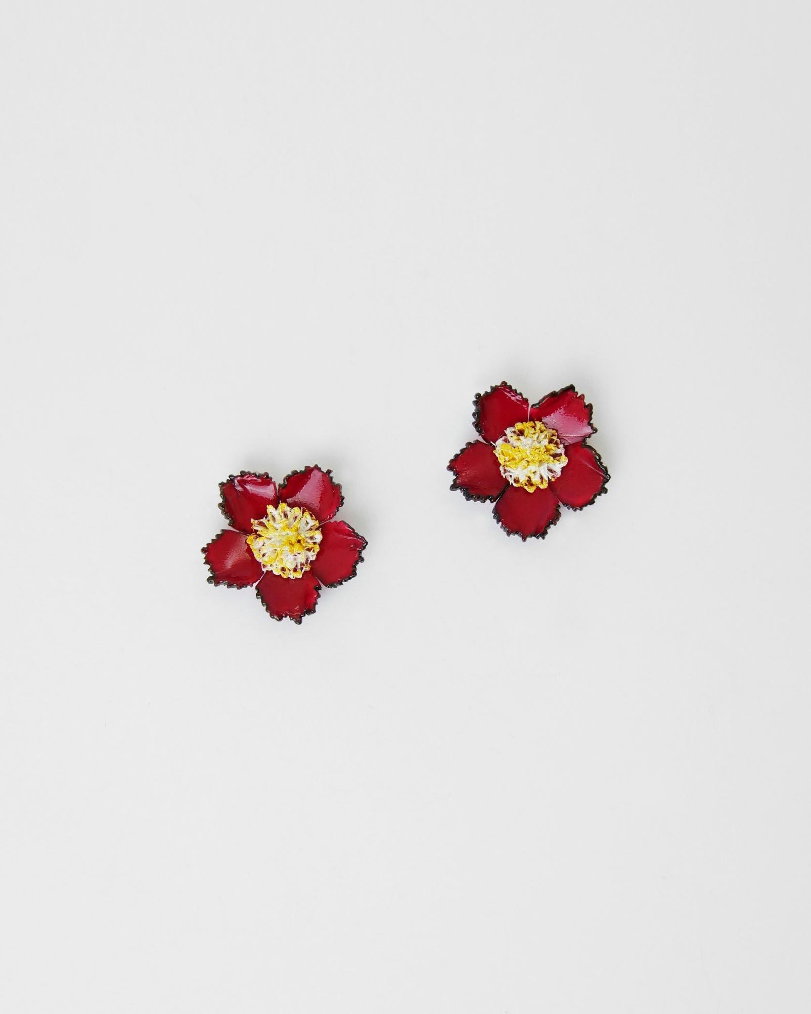 boucles d'oreilles fleurs en résine couleur rouge