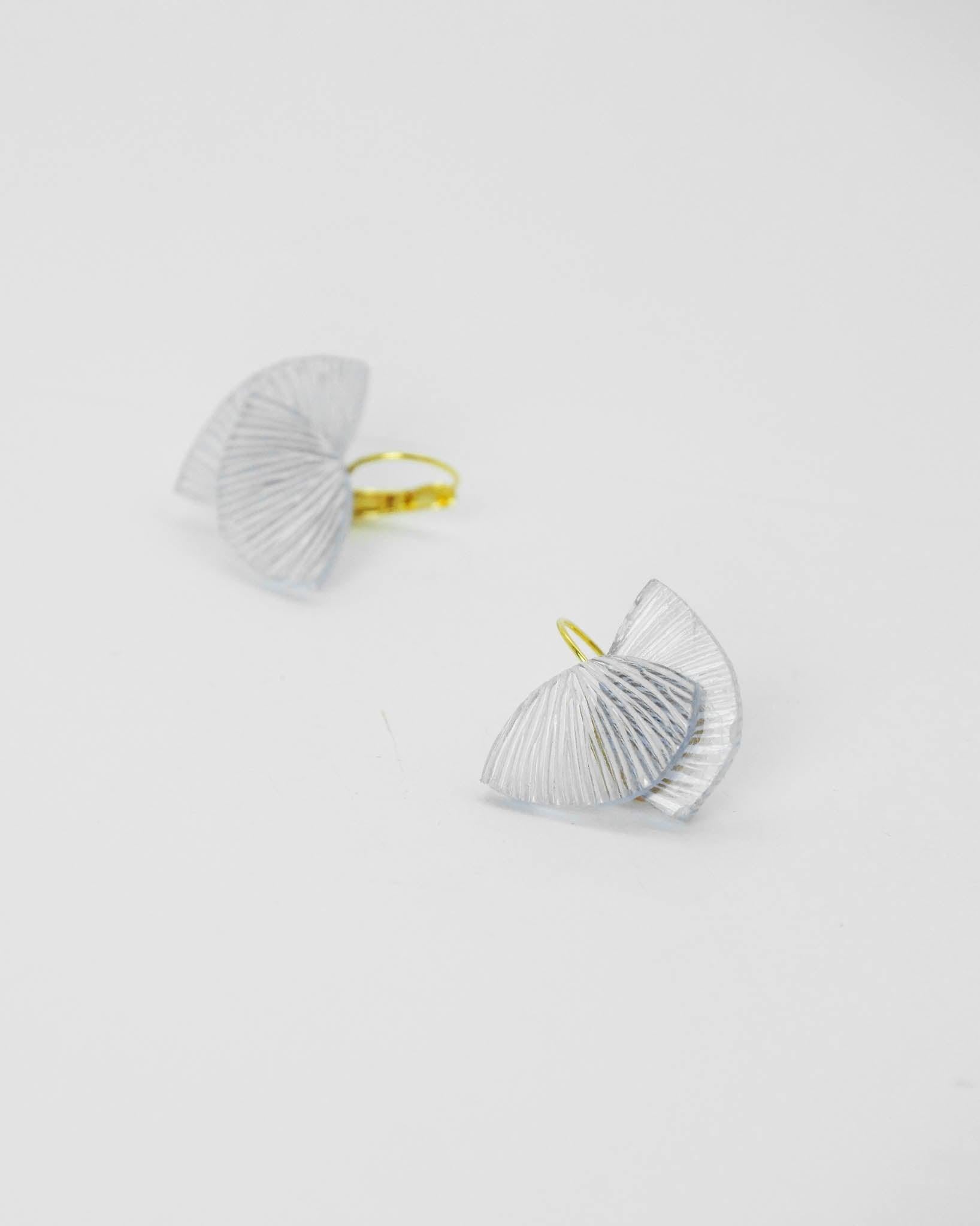 Mini boucles d'oreilles fantaisie colorées blanc