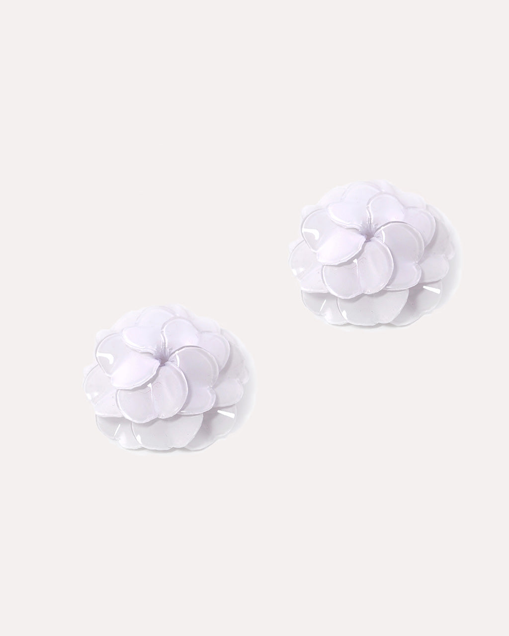 Boucle d'oreille fleur blanche