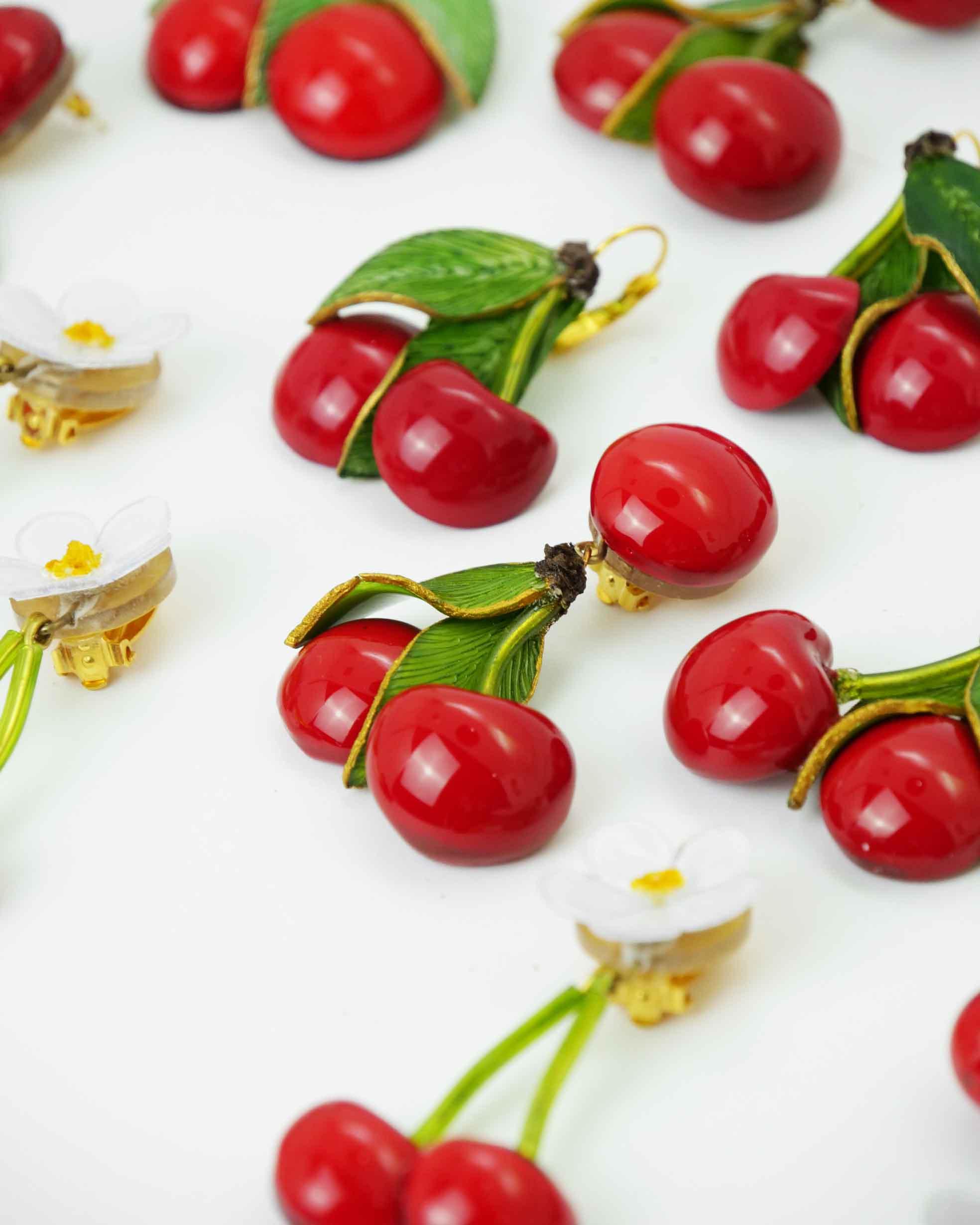 Boucles d'oreilles clips pendantes cerises rouges all-groups