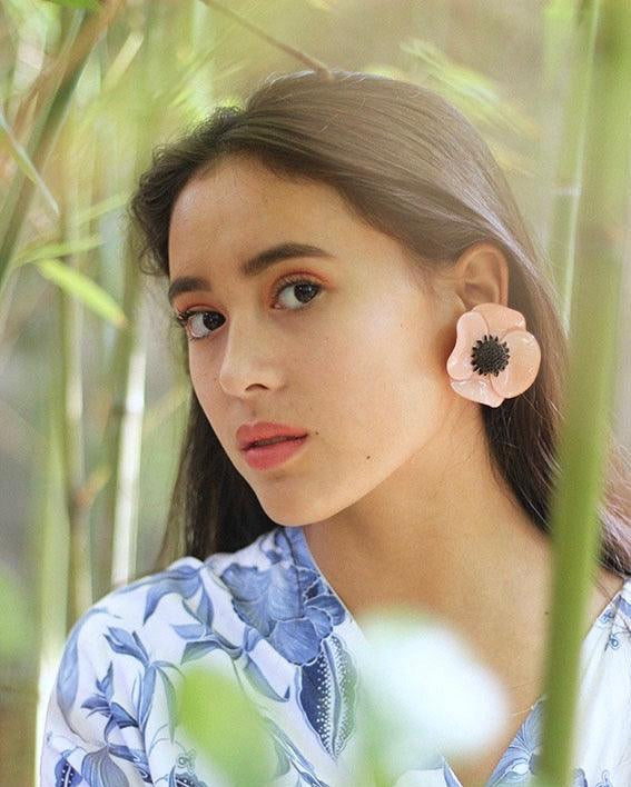 Grandes boucles d'oreilles fleurs rose pale