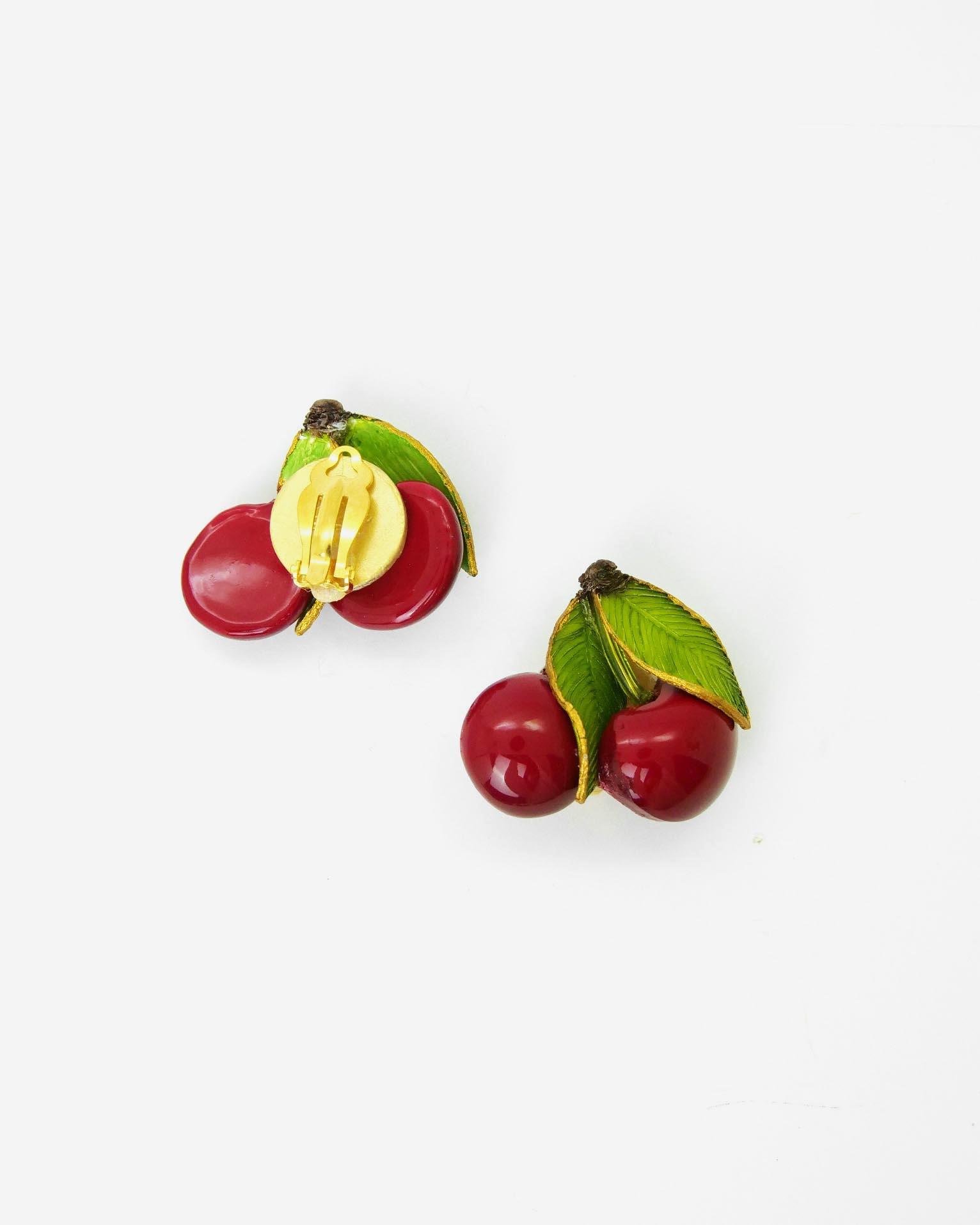 Boucles d'oreilles rouges cerises avec feuilles