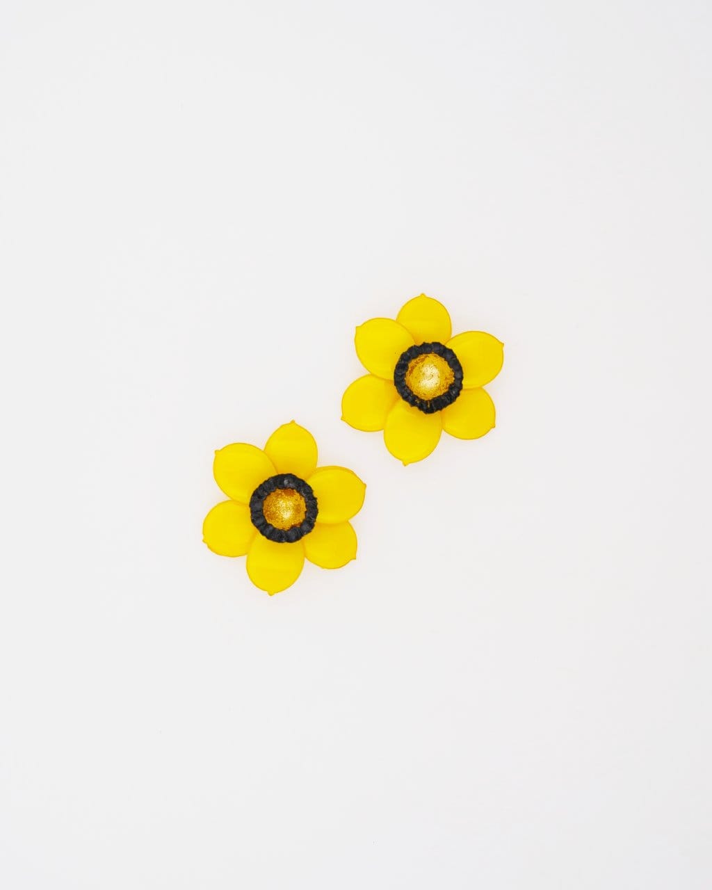 all-groups ces bijoux jaunes sont des boucles doreilles tendance pour jeune femme