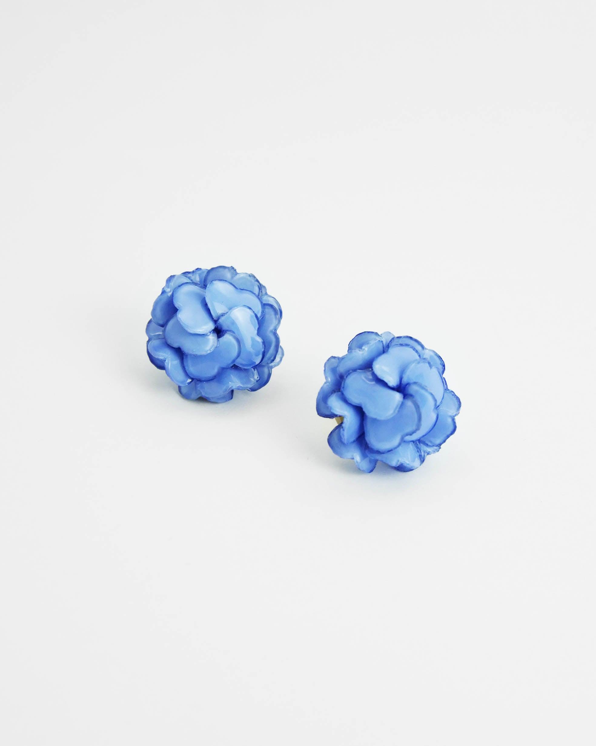 Boucles d'oreilles avec fleur petit modèle couleur bleuet