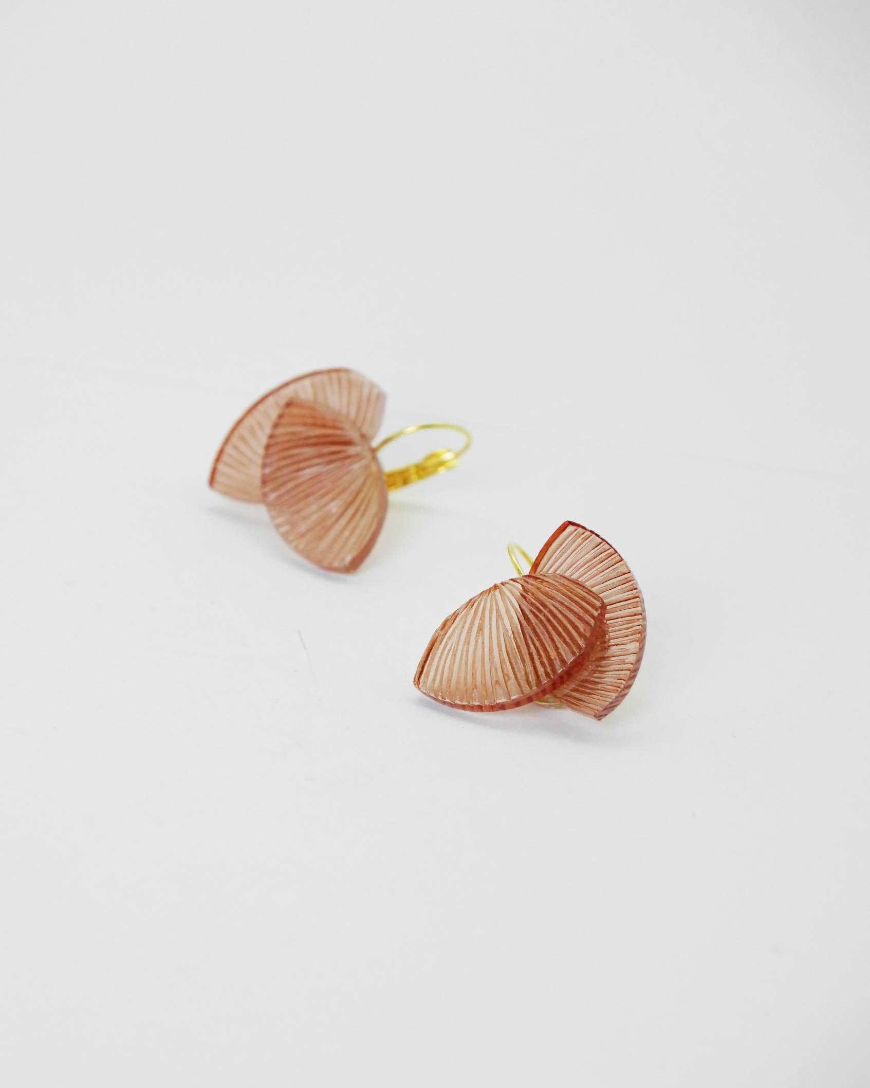 Mini boucles d'oreilles fantaisie colorées corail