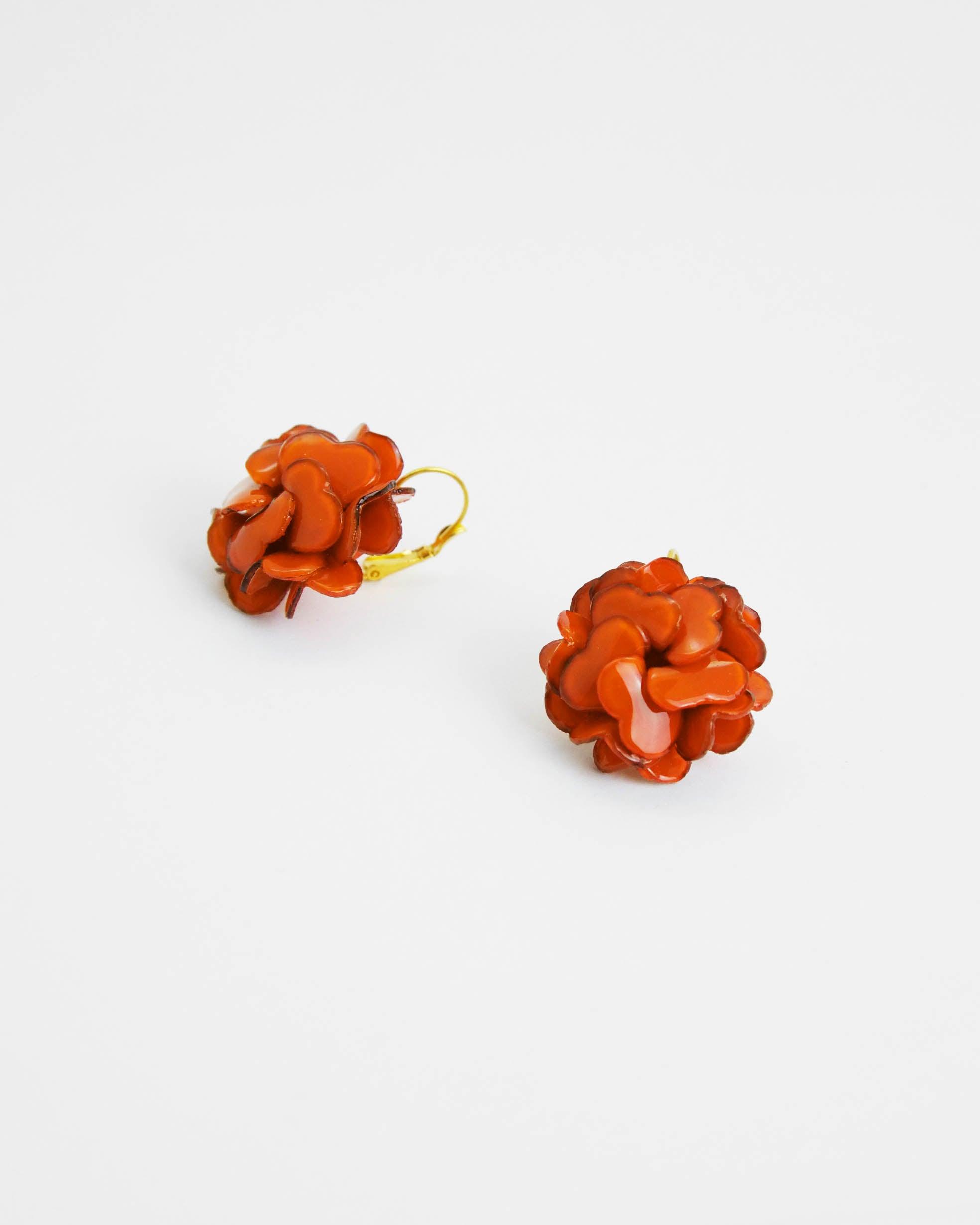 Boucle d'oreille avec fleur de face et de dos de couleur orange all-groups
