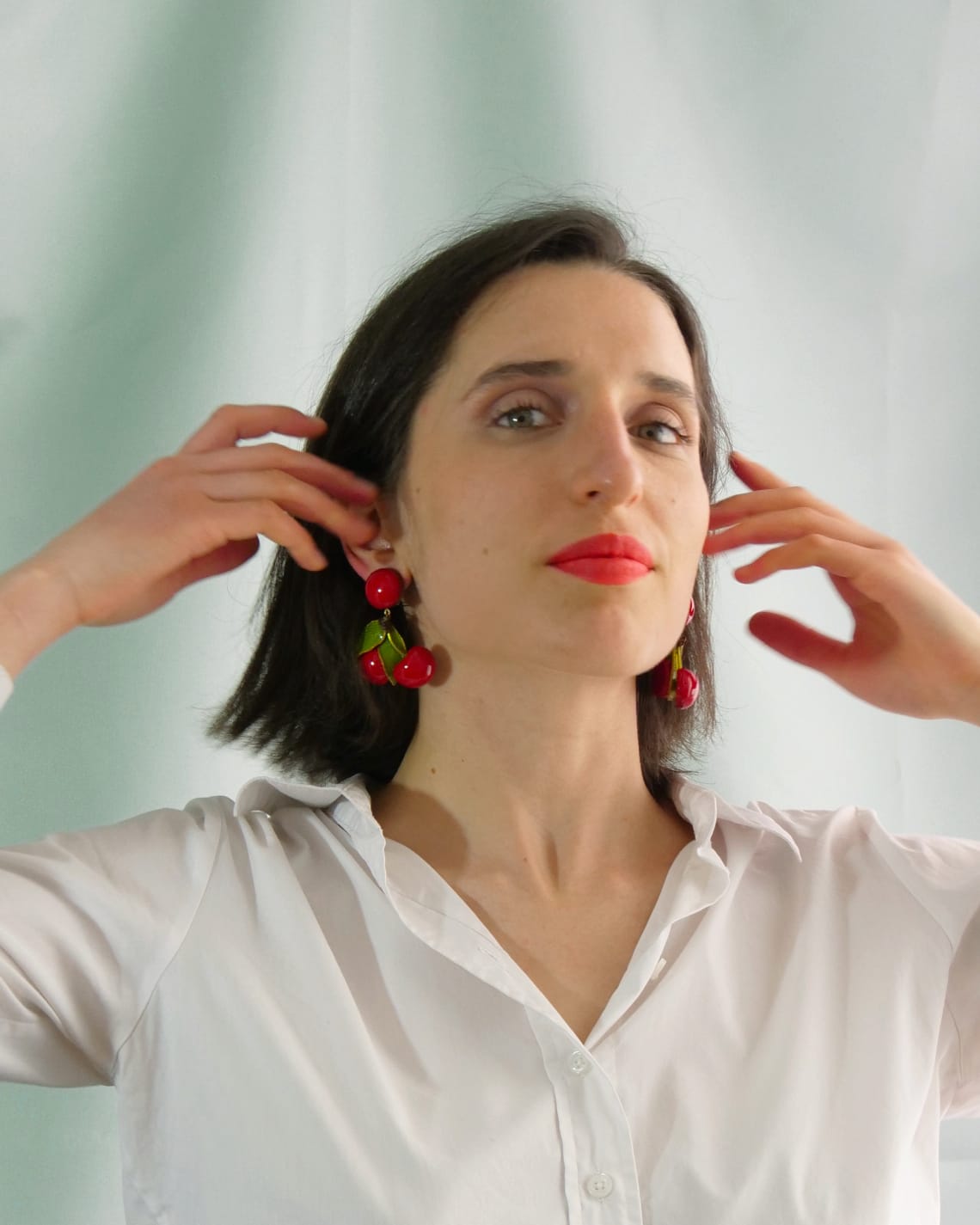 Ces jolies boucles d'oreilles cerises Napoléon sont faites à la main dans notre atelier rennais Ciléa Paris.
