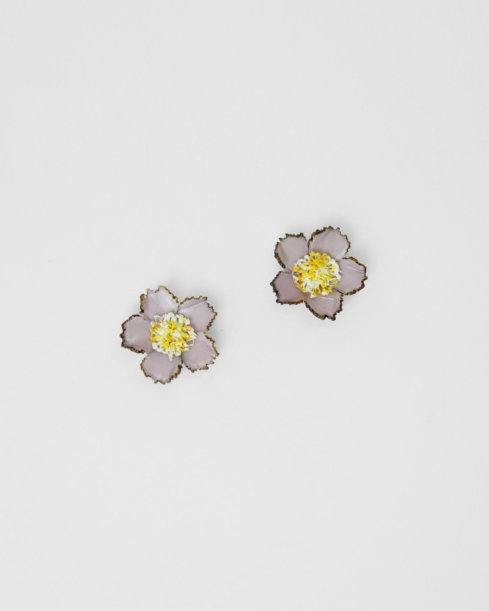 Boucles d'oreilles en résine fleuries couleur lila