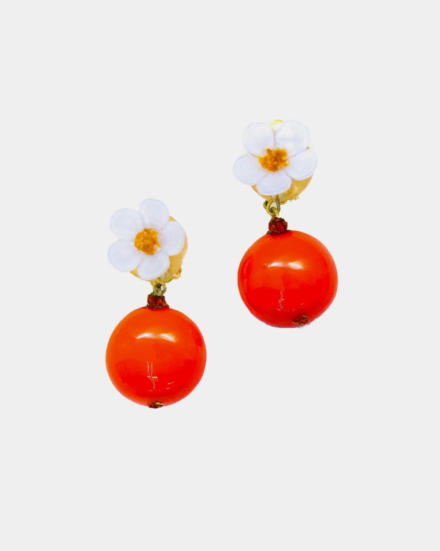 boucles d'oreilles oranges avec fleurs blanches all-groups