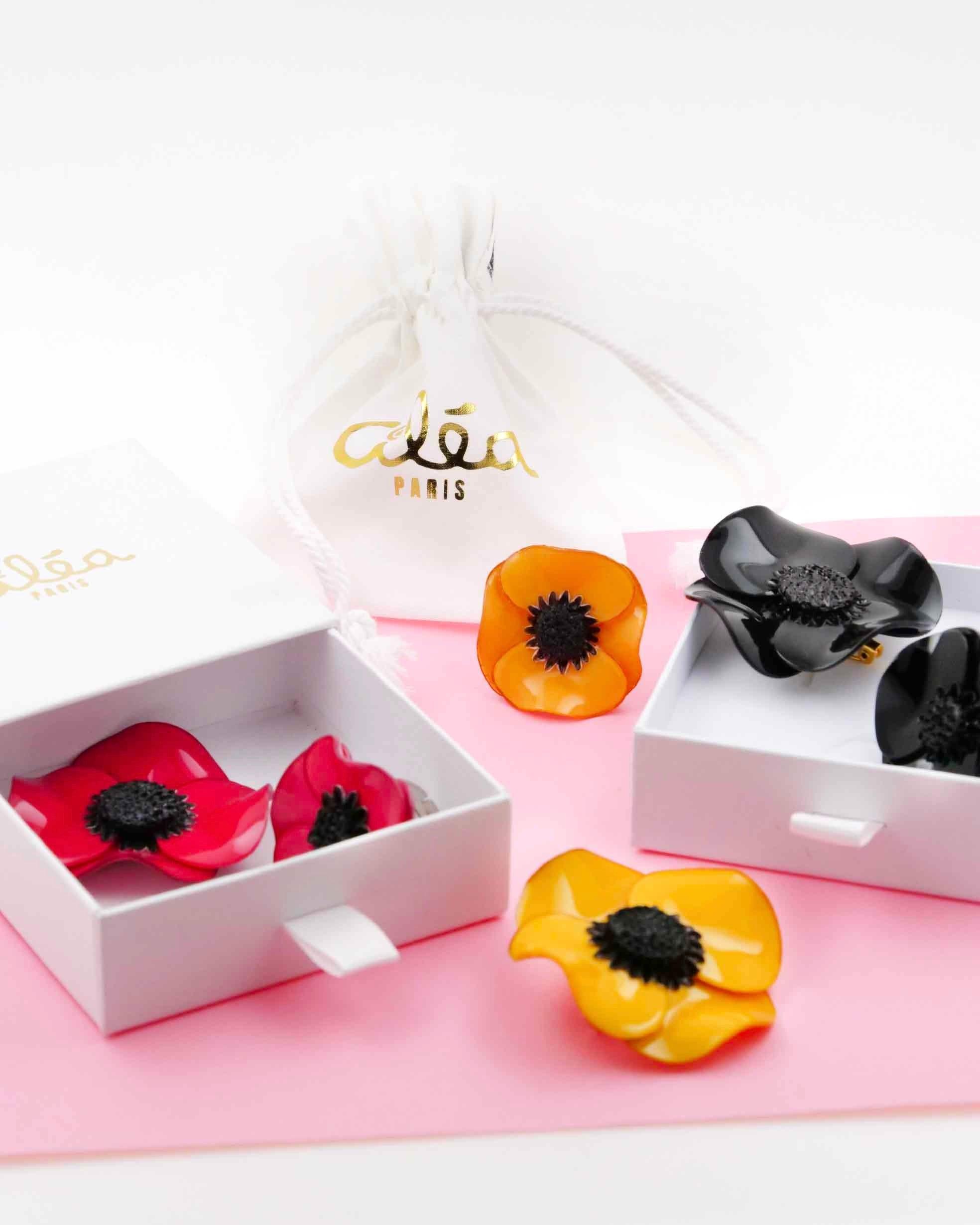 all-groups Plusieurs box cadeaux avec bijoux multicolores