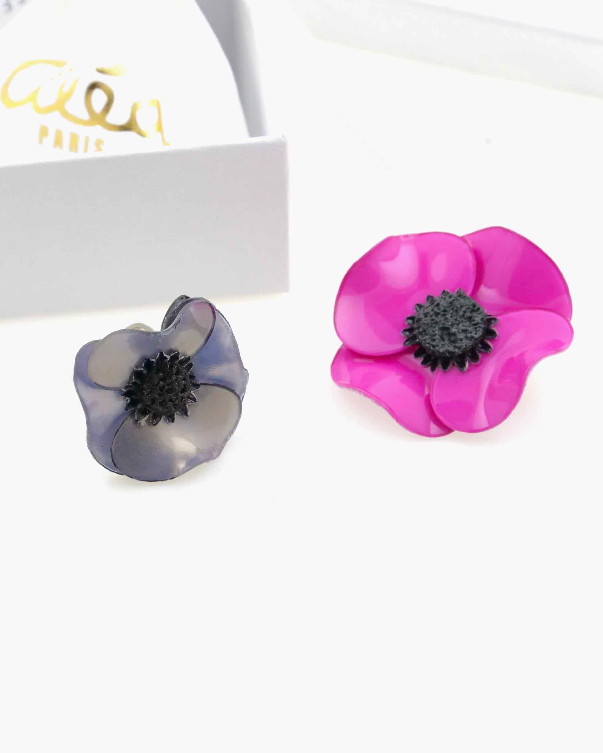 Box de cadeau avec bijoux bleus et fuchsia