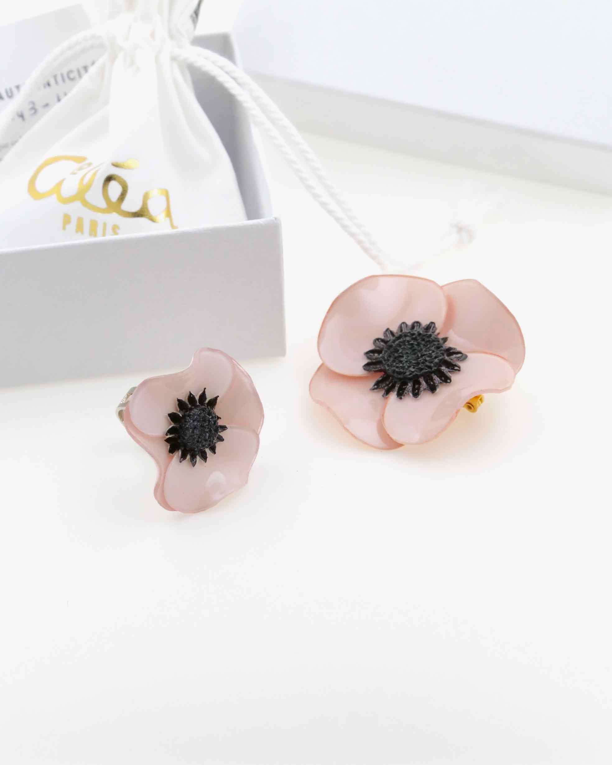 Box cadeau avec bijoux fleuris roses