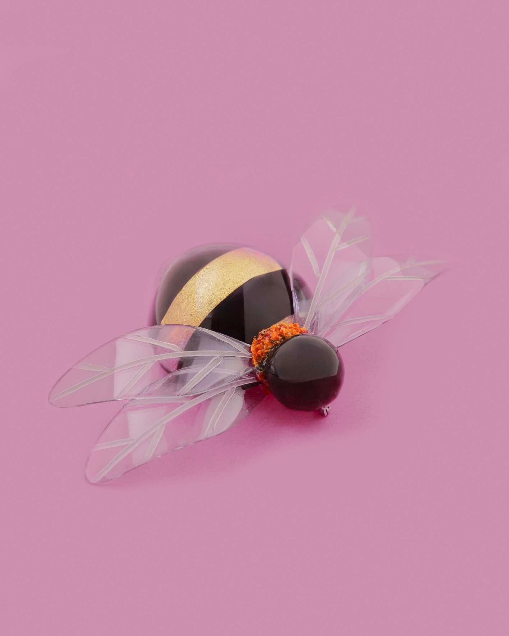 Broche abeille couleur or