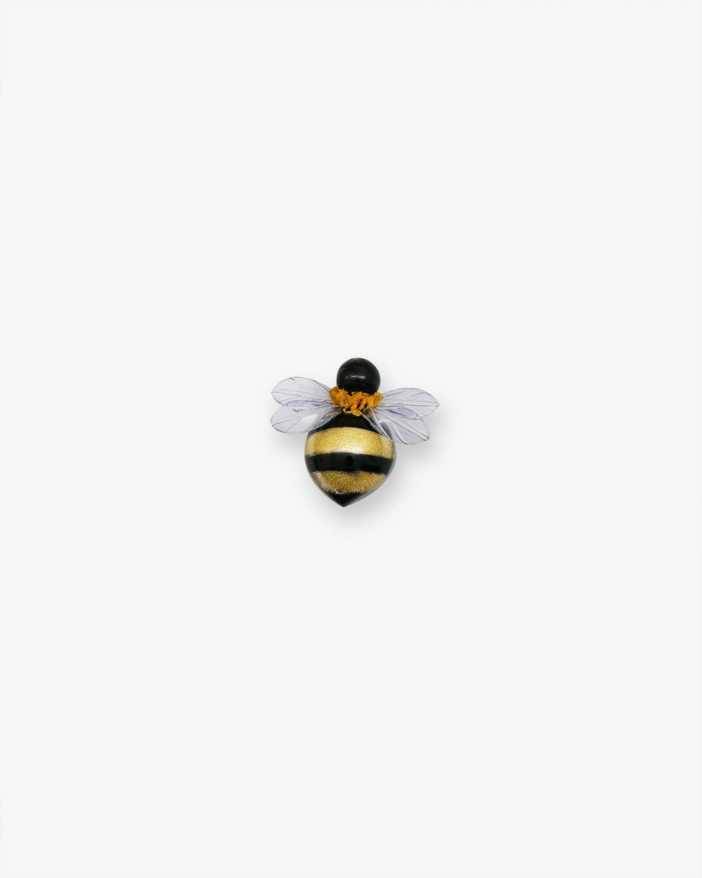 broche abeille dorée et ailes transparentes