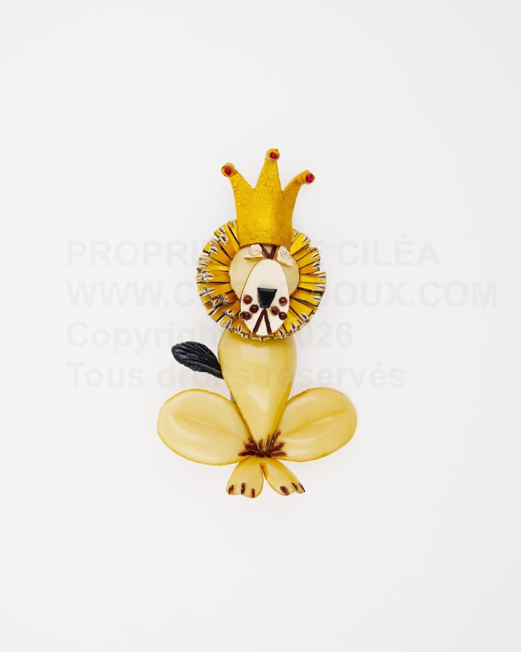 Jolie broche Choupette représentant le roi de la savane : un lion.