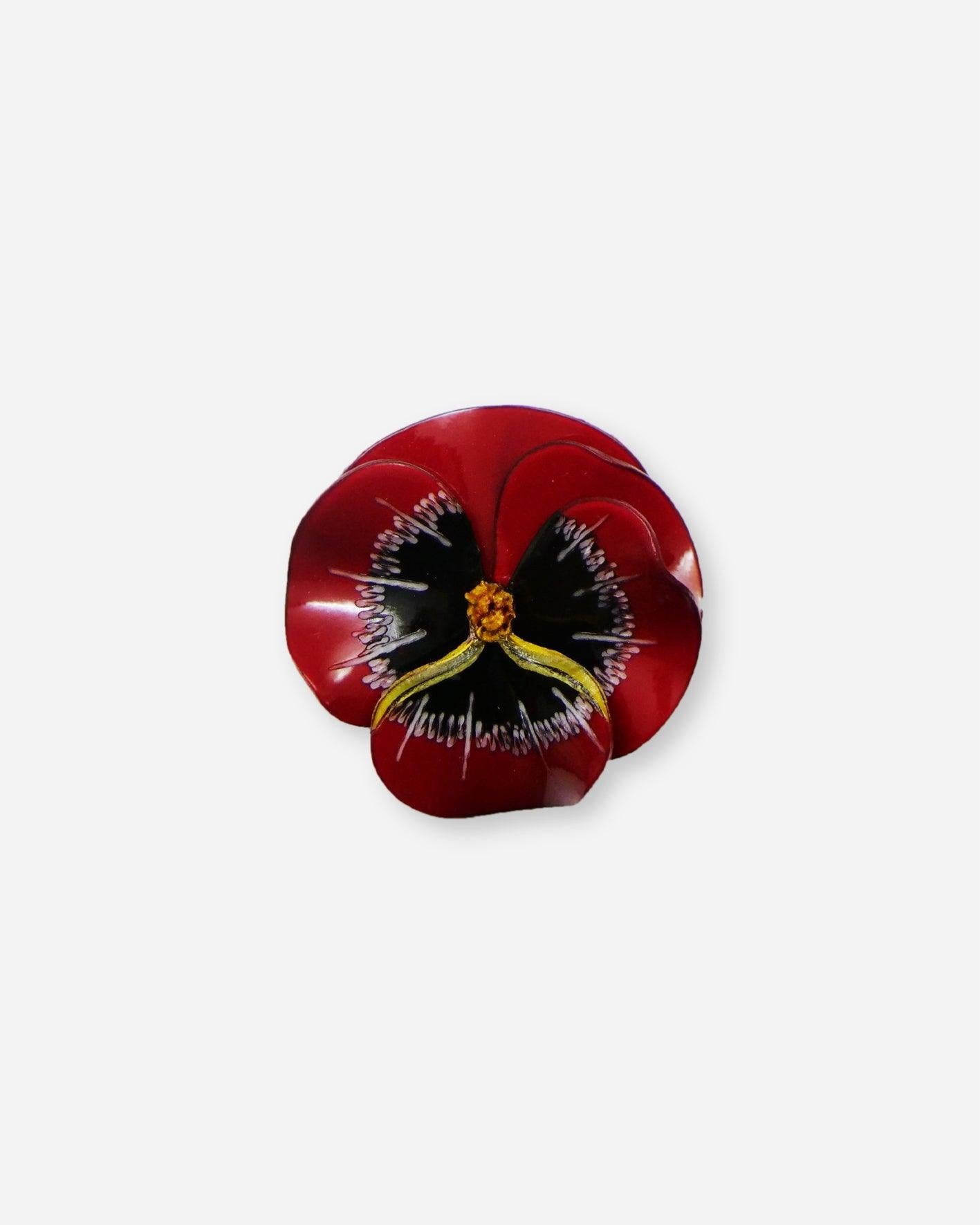 broche créateur fleurie de couleur rouge foncé