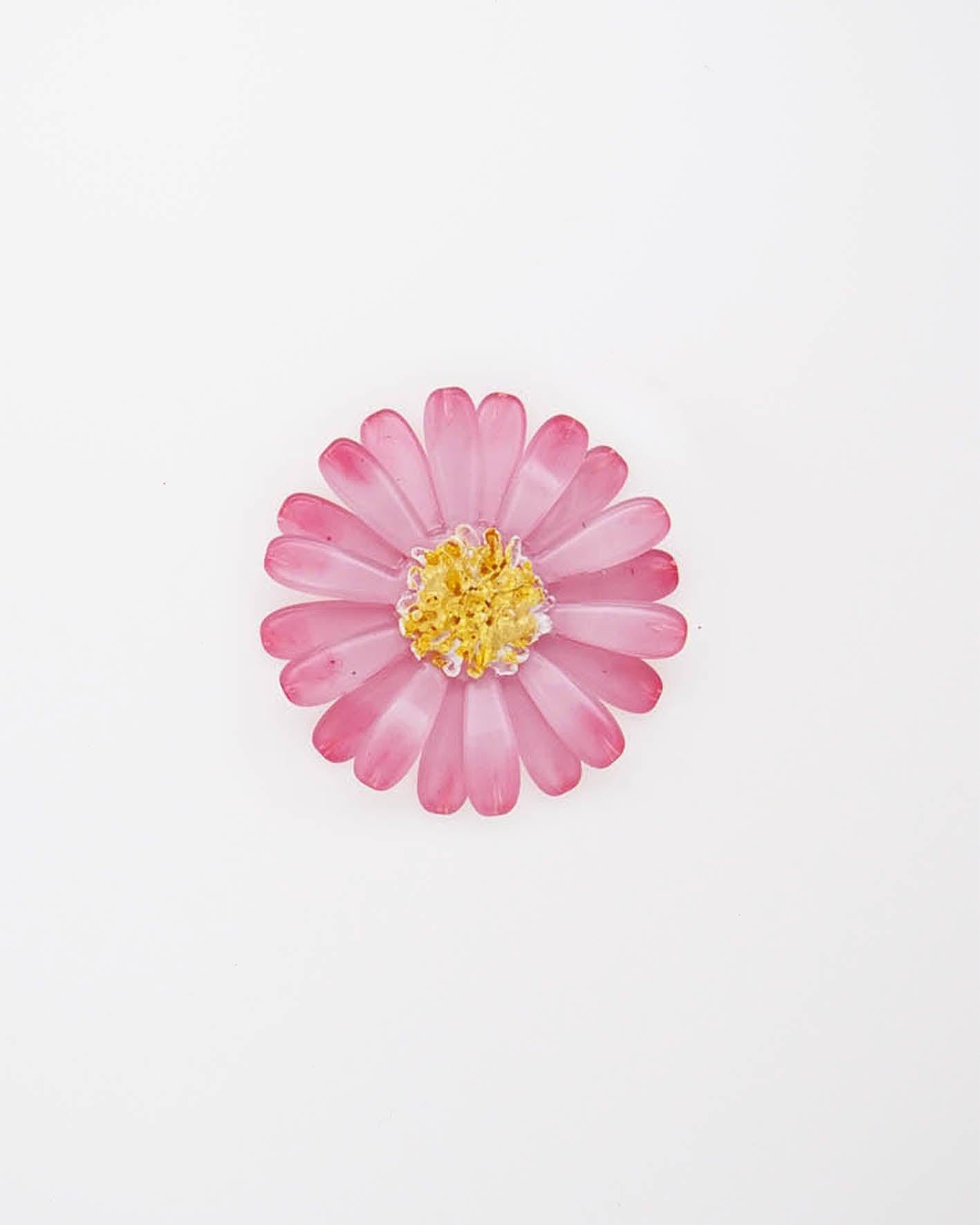 broche en fleur marguerite rose