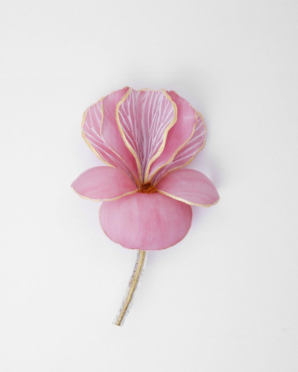 broche rose pastel et pétales effet velours