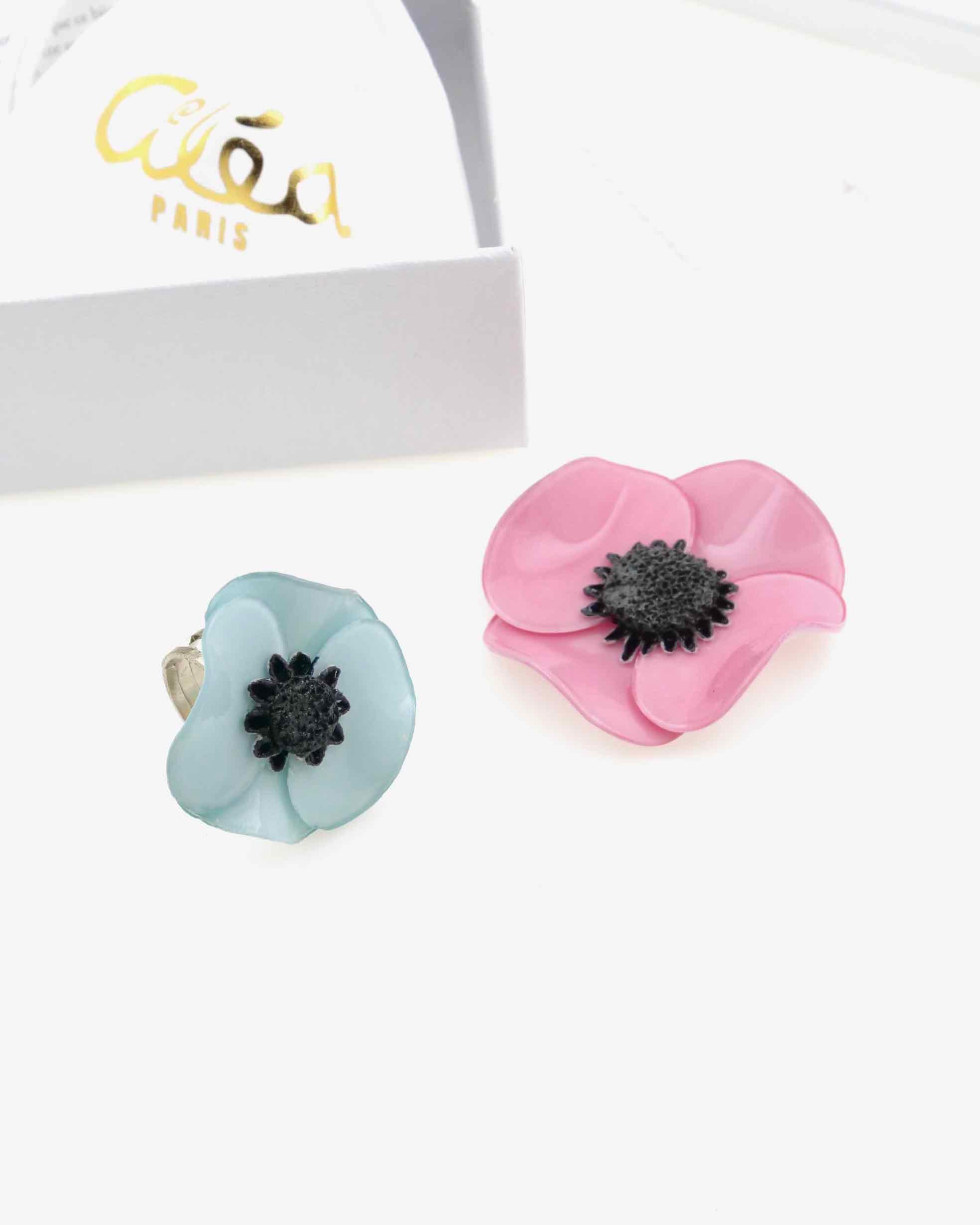 Box de cadeau avec bijoux roses et bleus