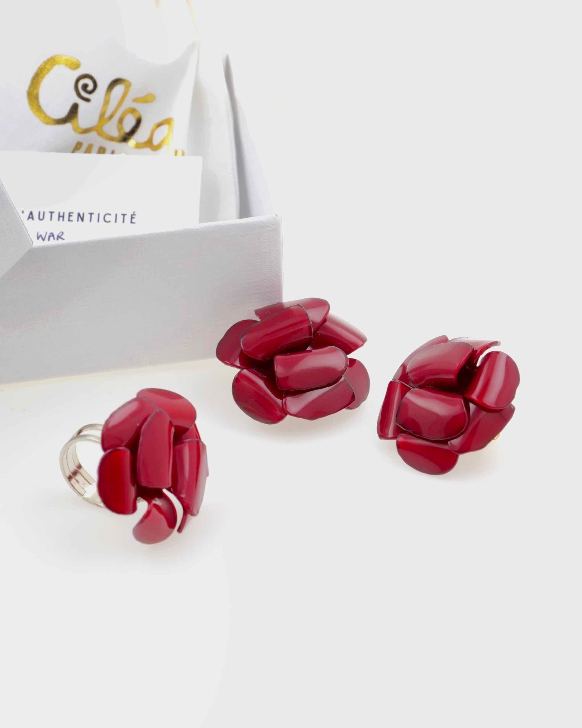 Cadeau personnalisé avec boucles d'oreilles et bague rouges