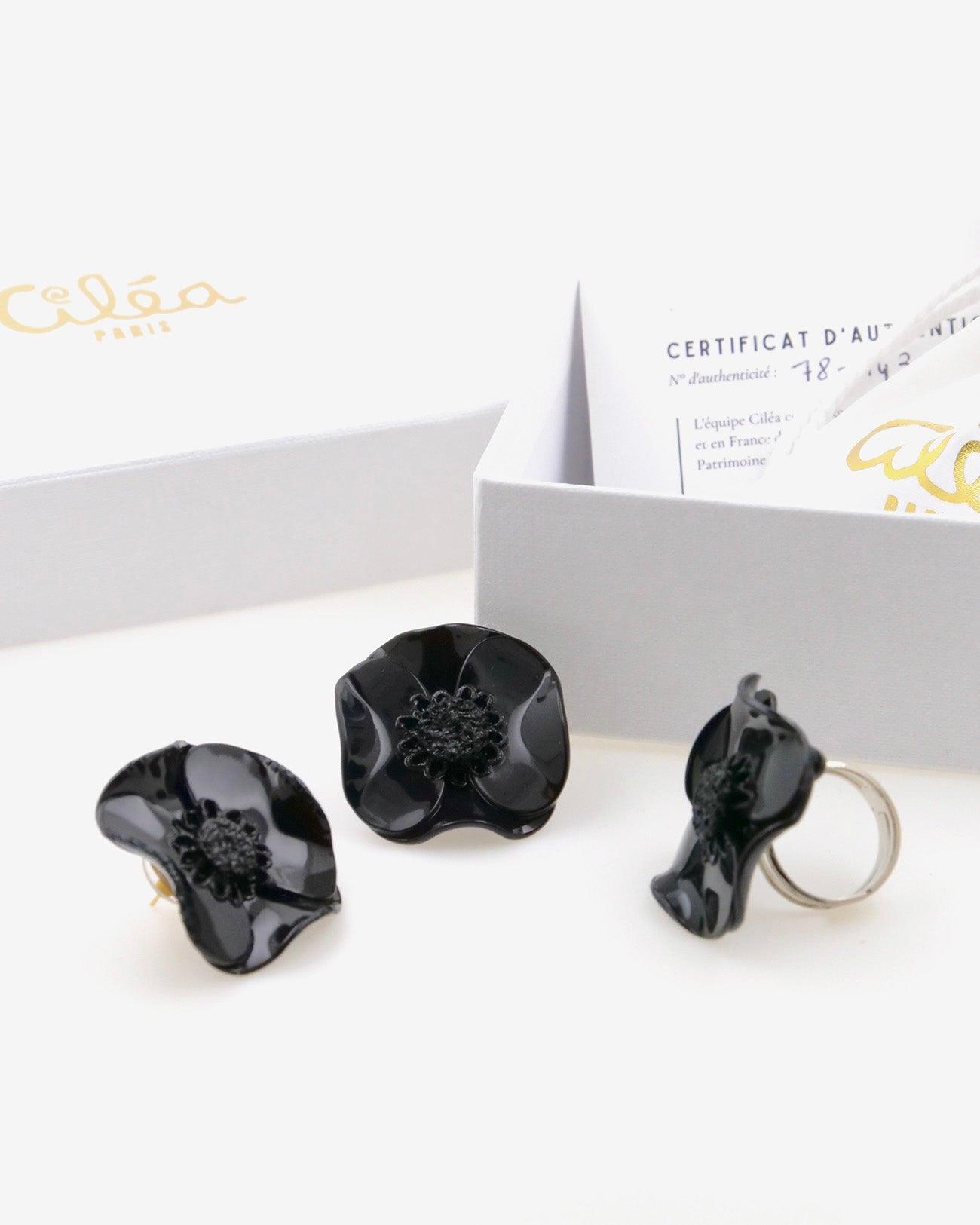 Cadeau de fête des mères avec bijoux noirs