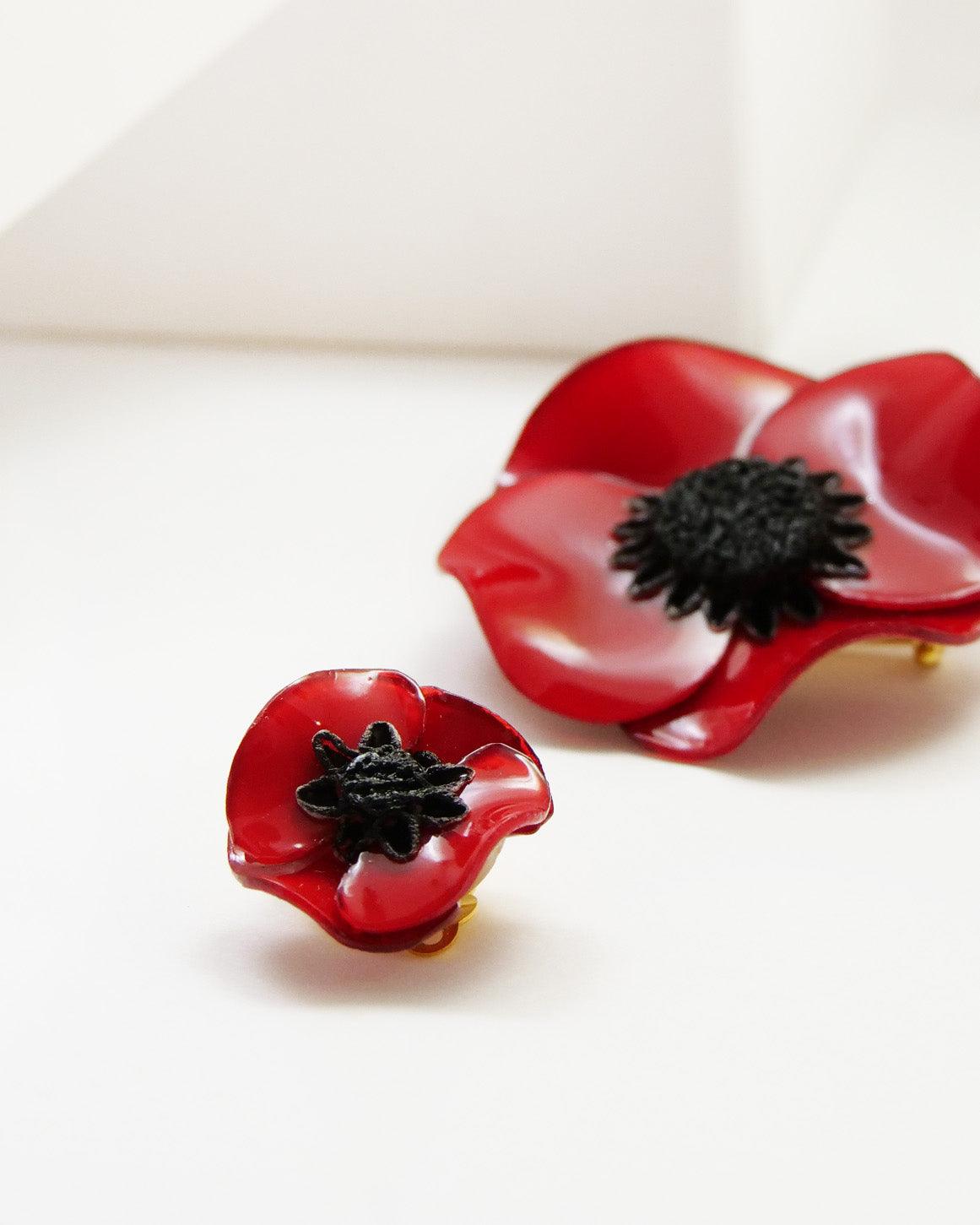 Coffret de bijoux rouges focus sur le pin's