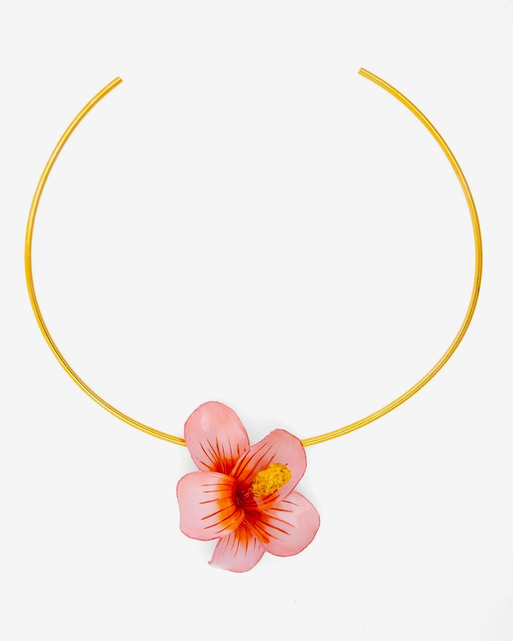 collier pendentif femme originale conçu pour femme élégante et chic