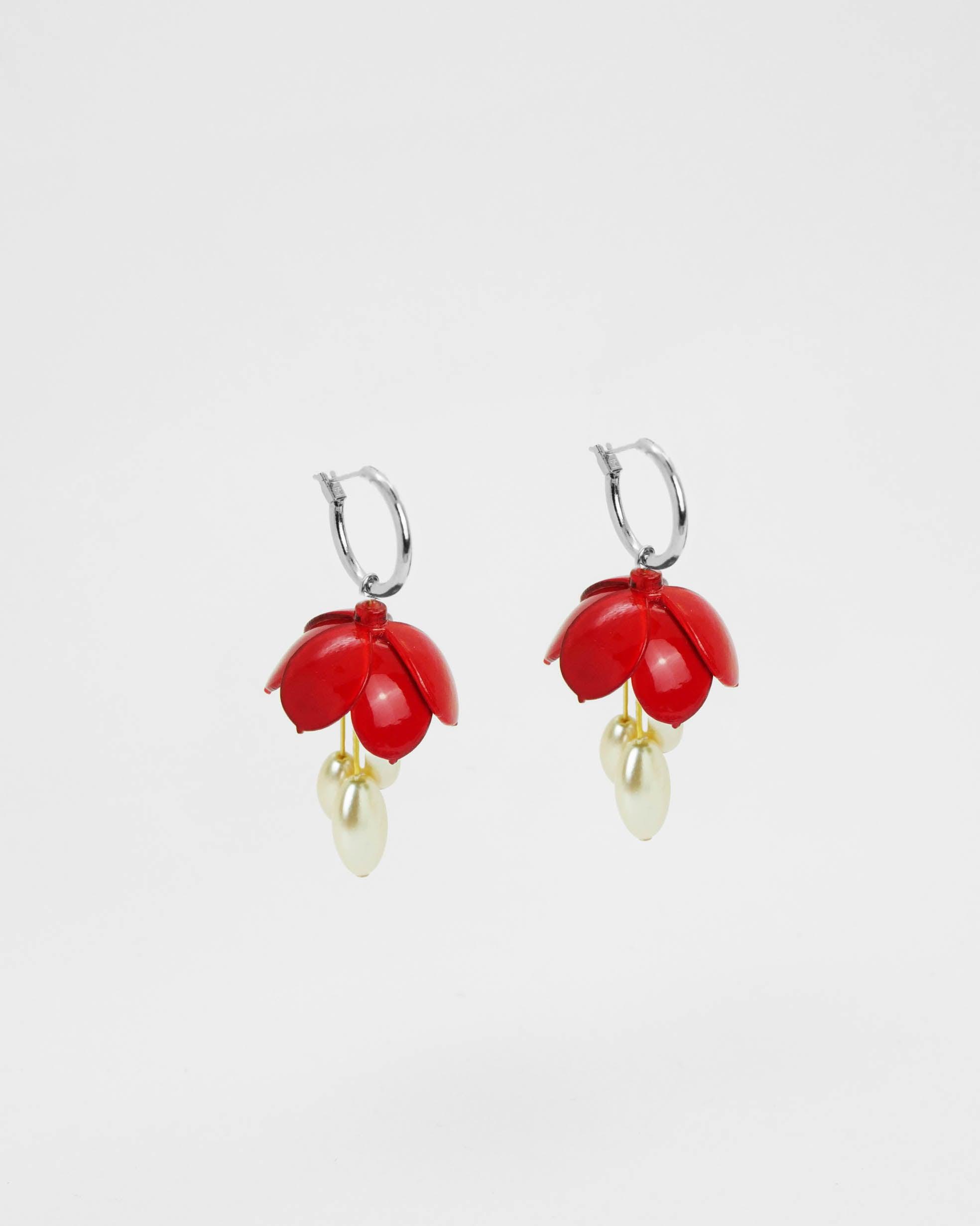 Petites créoles avec des fleurs rouges et perles