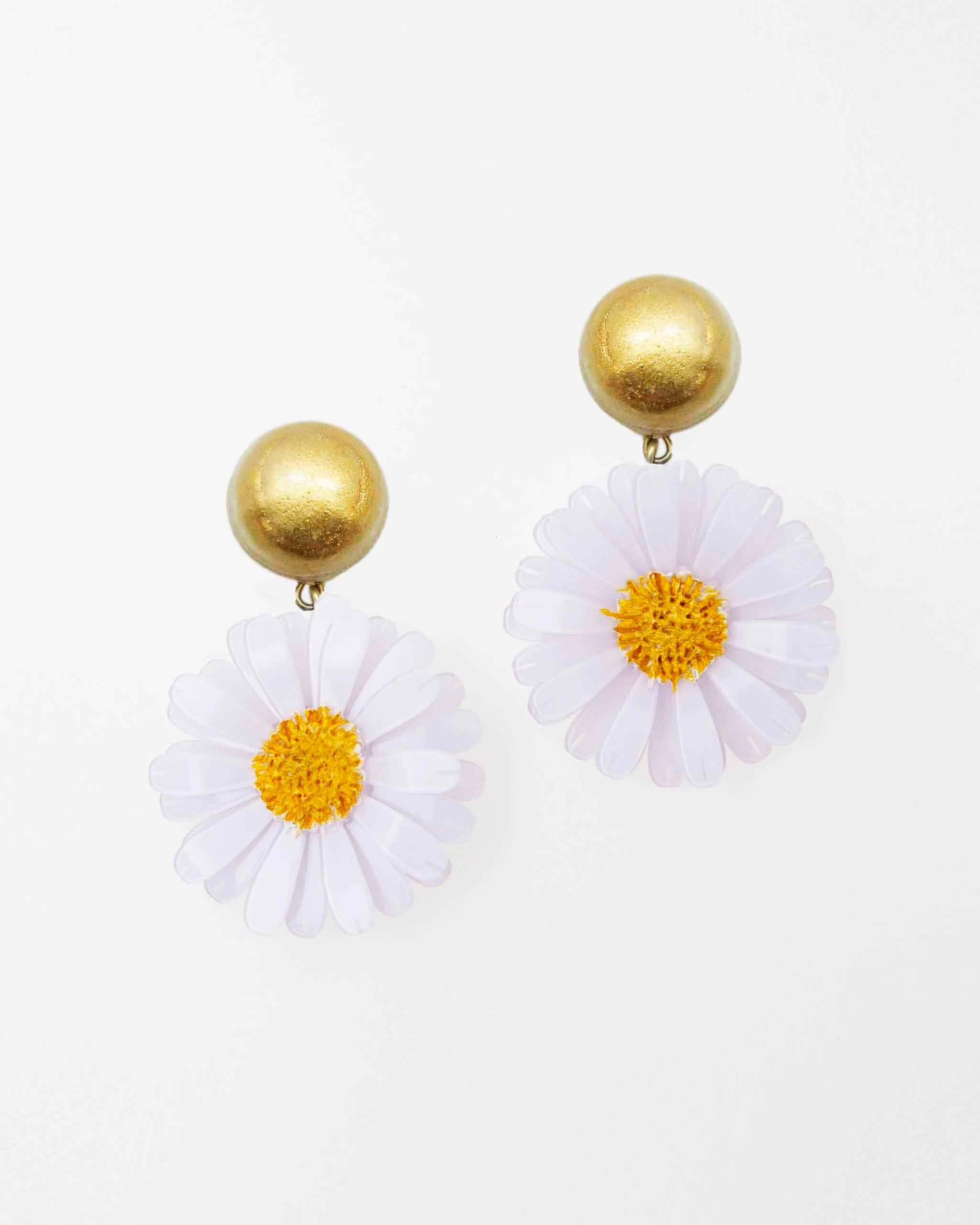 Boucles d'oreilles blanches en forme de marguerite