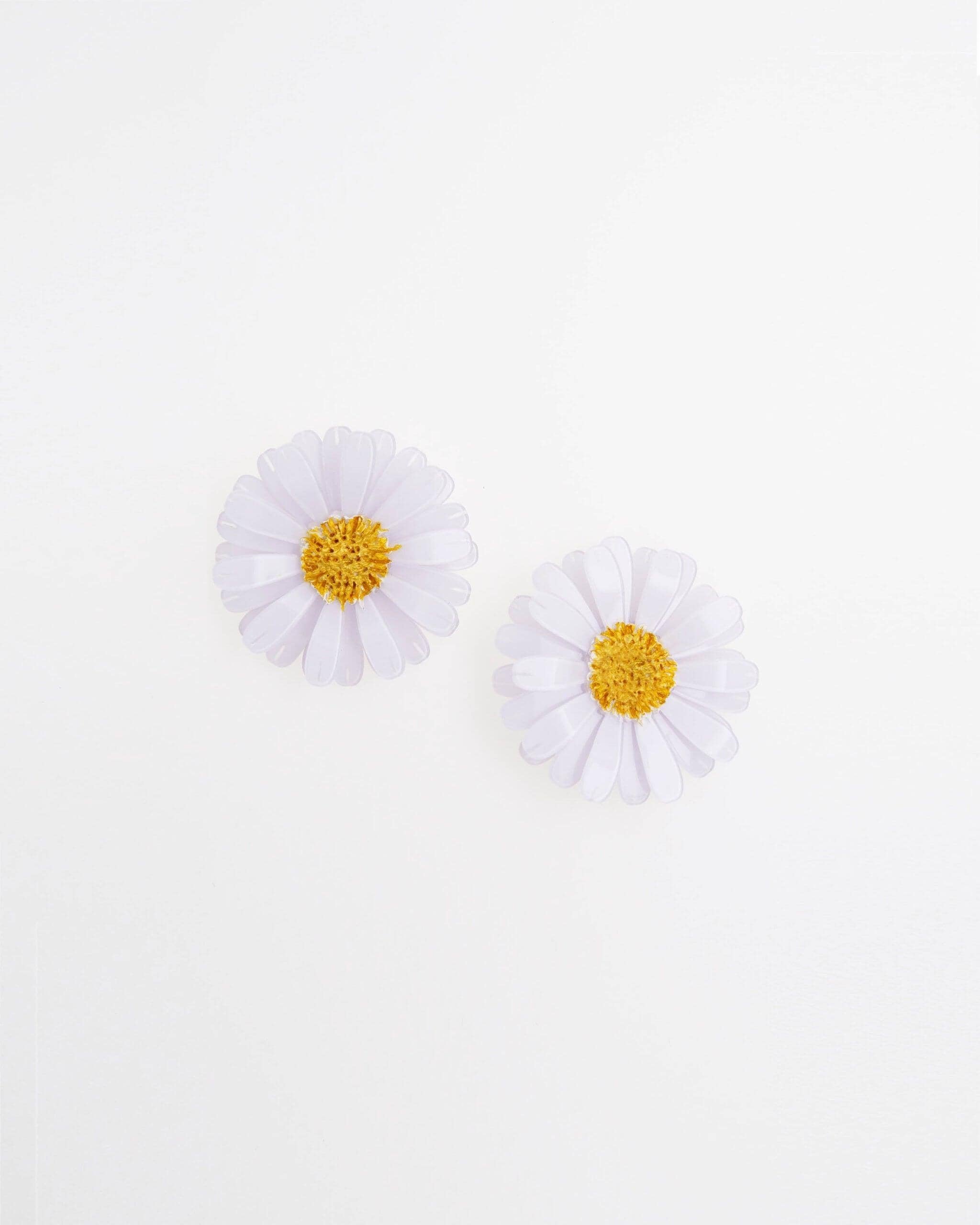 grandes boucles d'oreilles fleurs marguerite blanches et jaunes all-groups