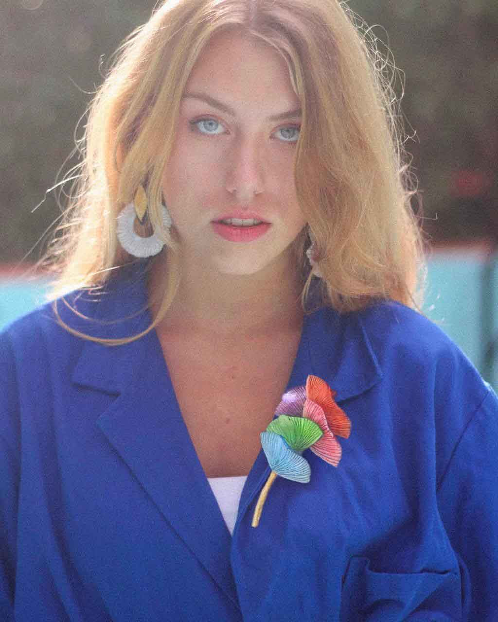 all-groups broche originale graphique et multicolore