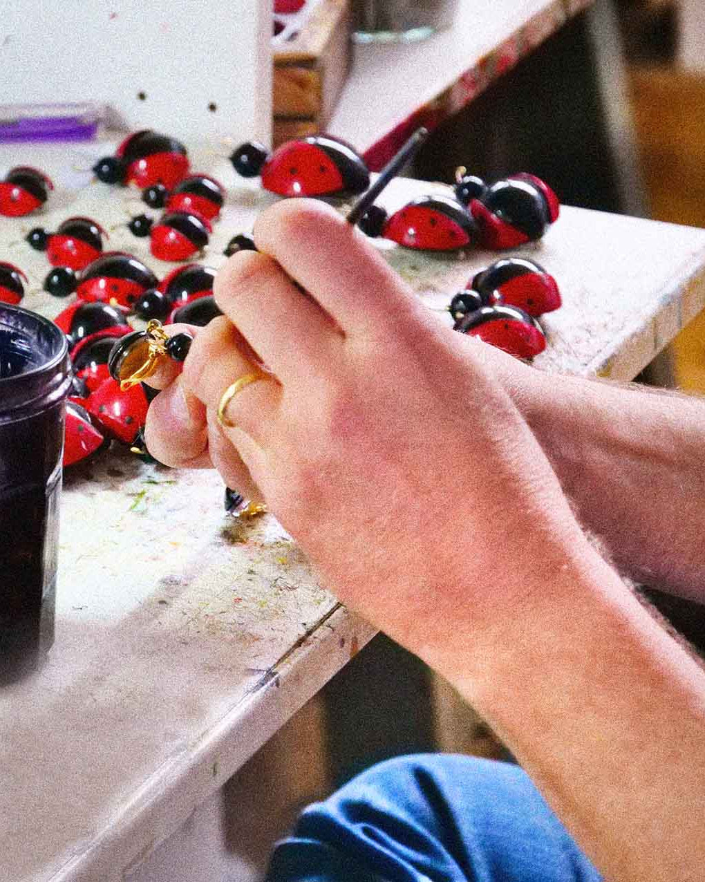 Peinture des boucles coccinelles rouges all-groups